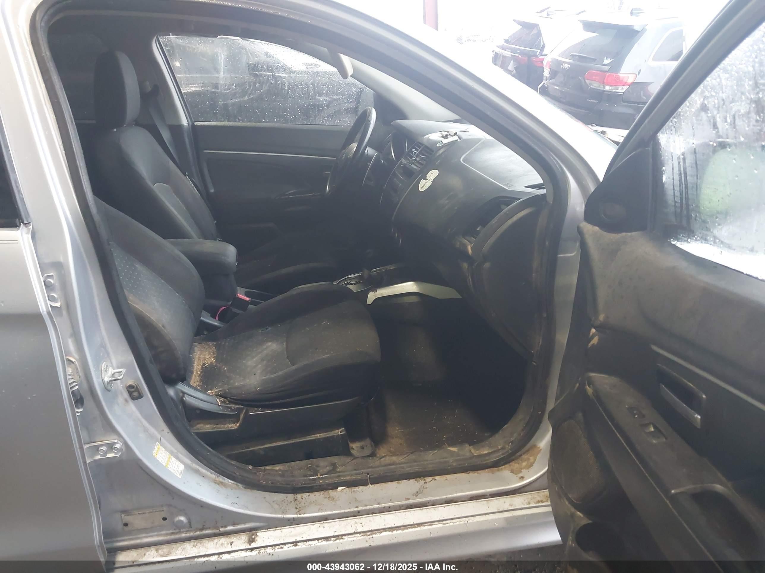 MITSUBISHI OUTLANDER image 5