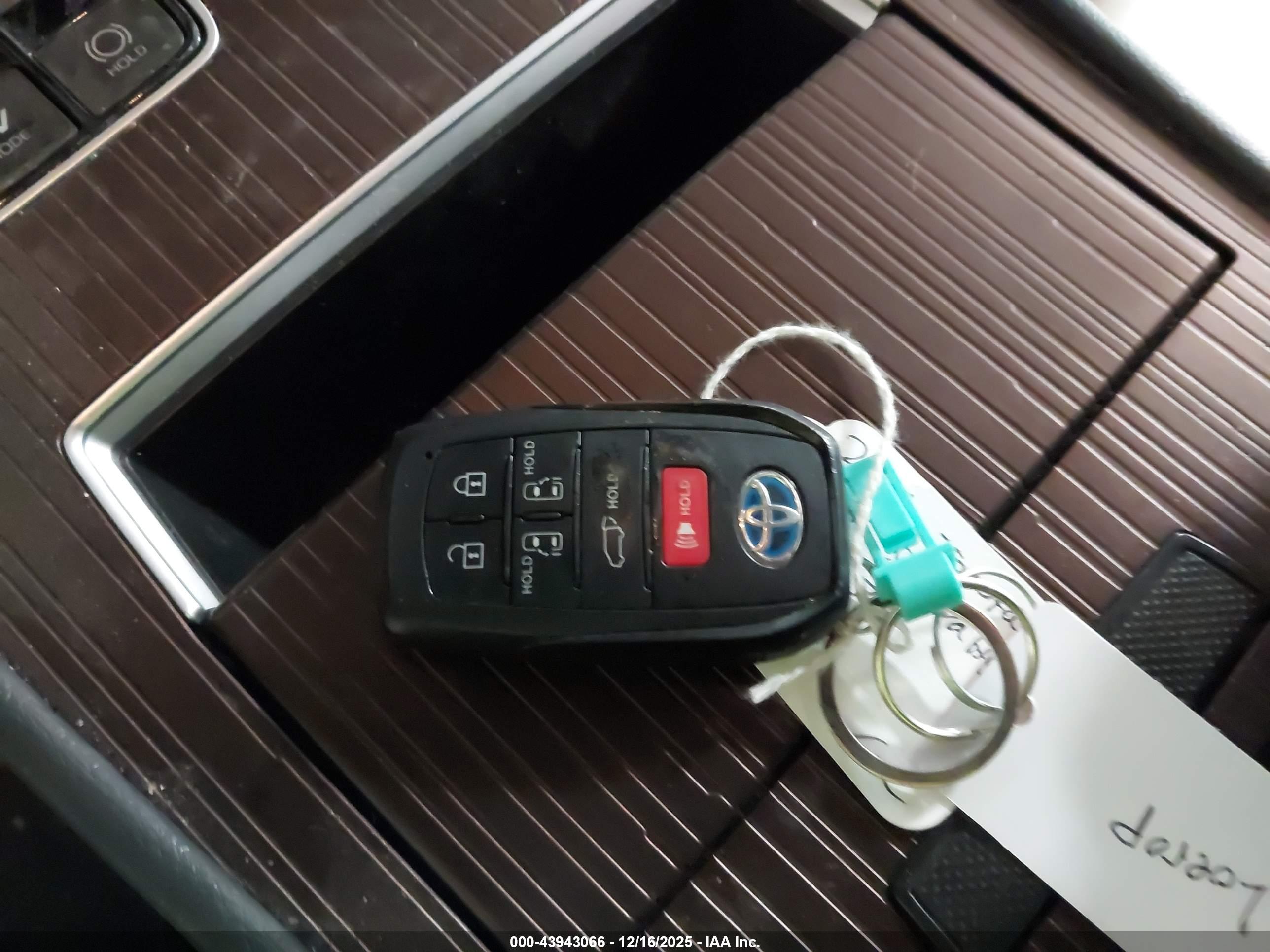 TOYOTA SIENNA image 11