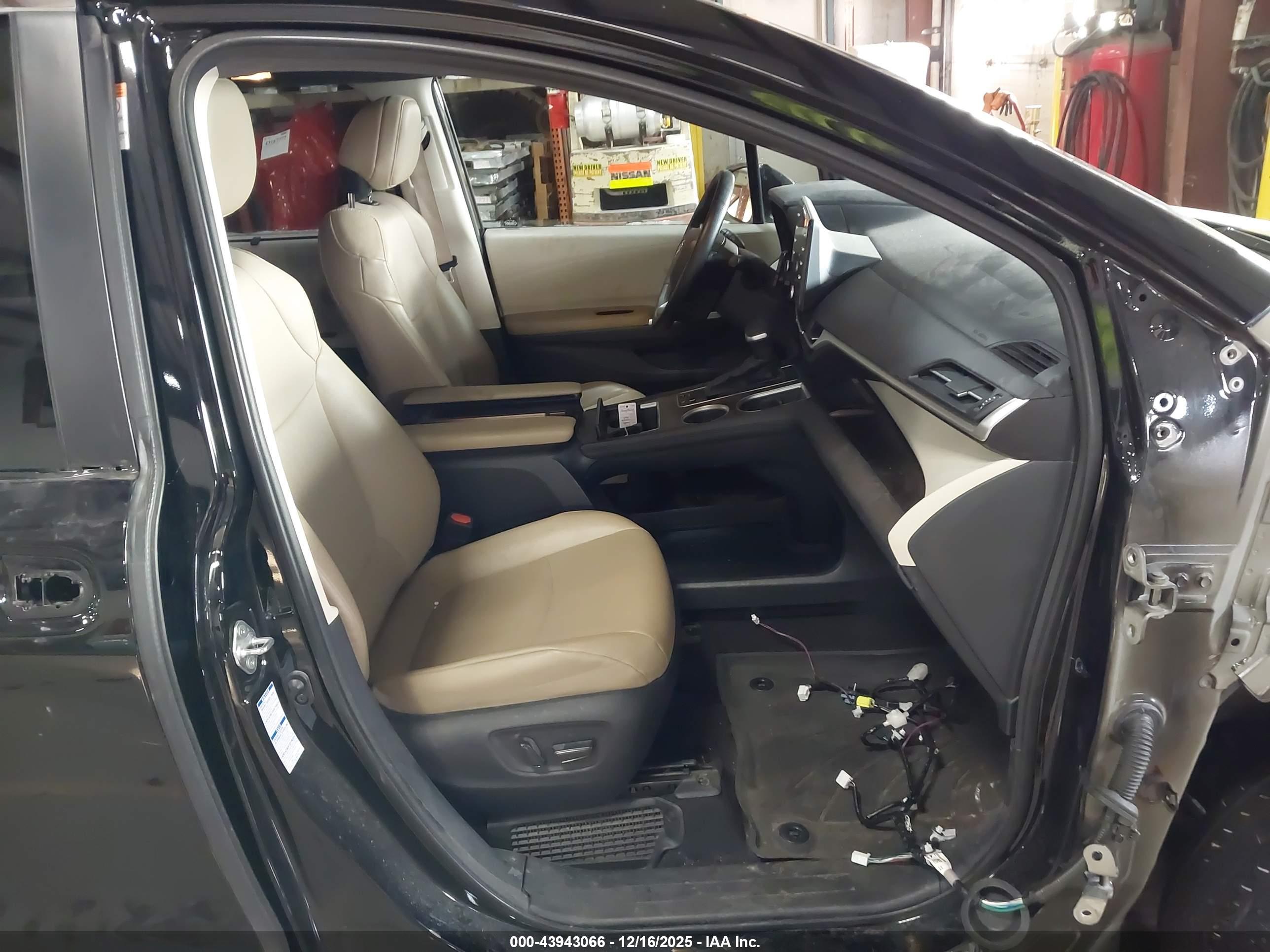TOYOTA SIENNA image 5