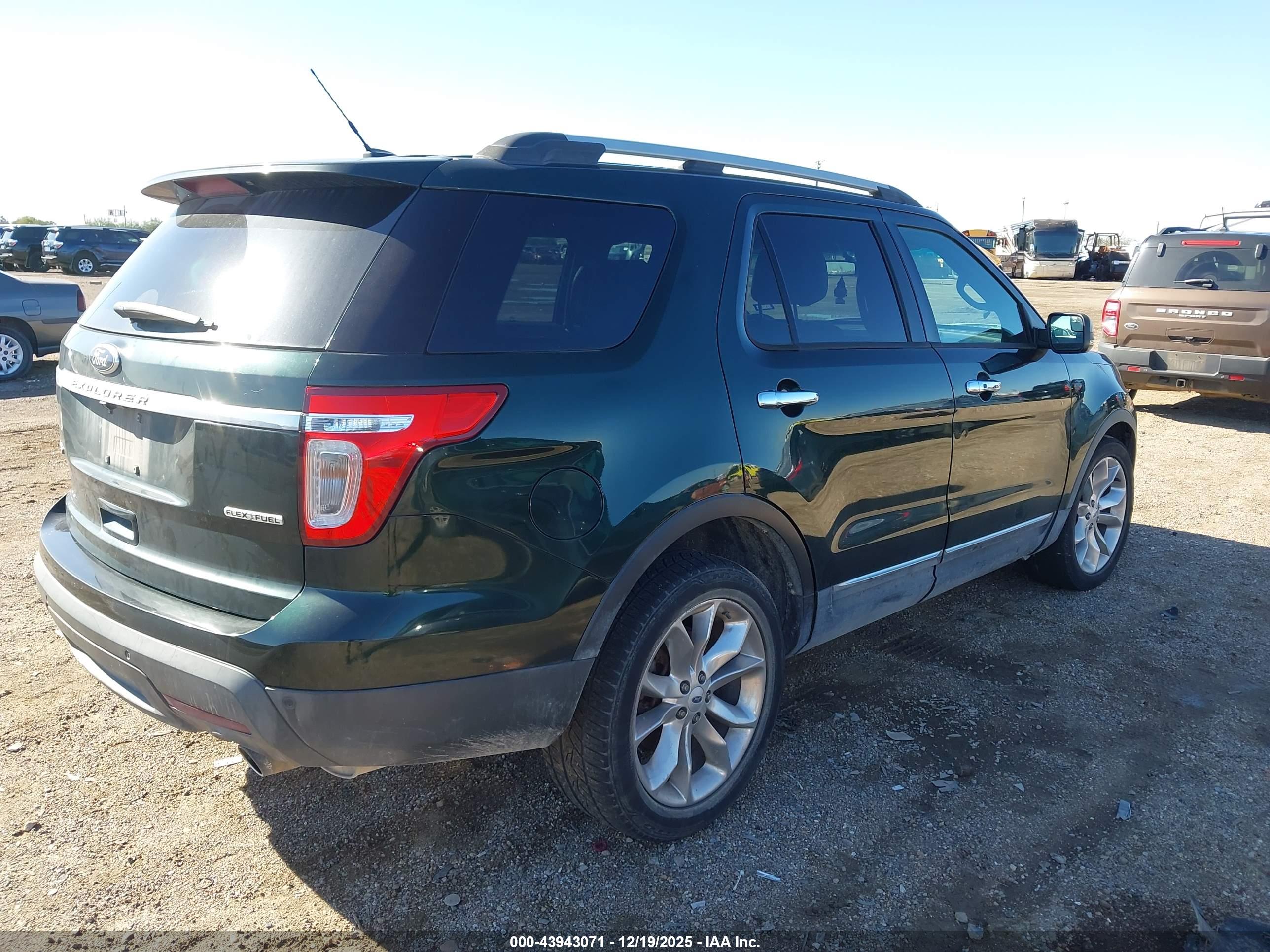FORD EXPLORER image 4