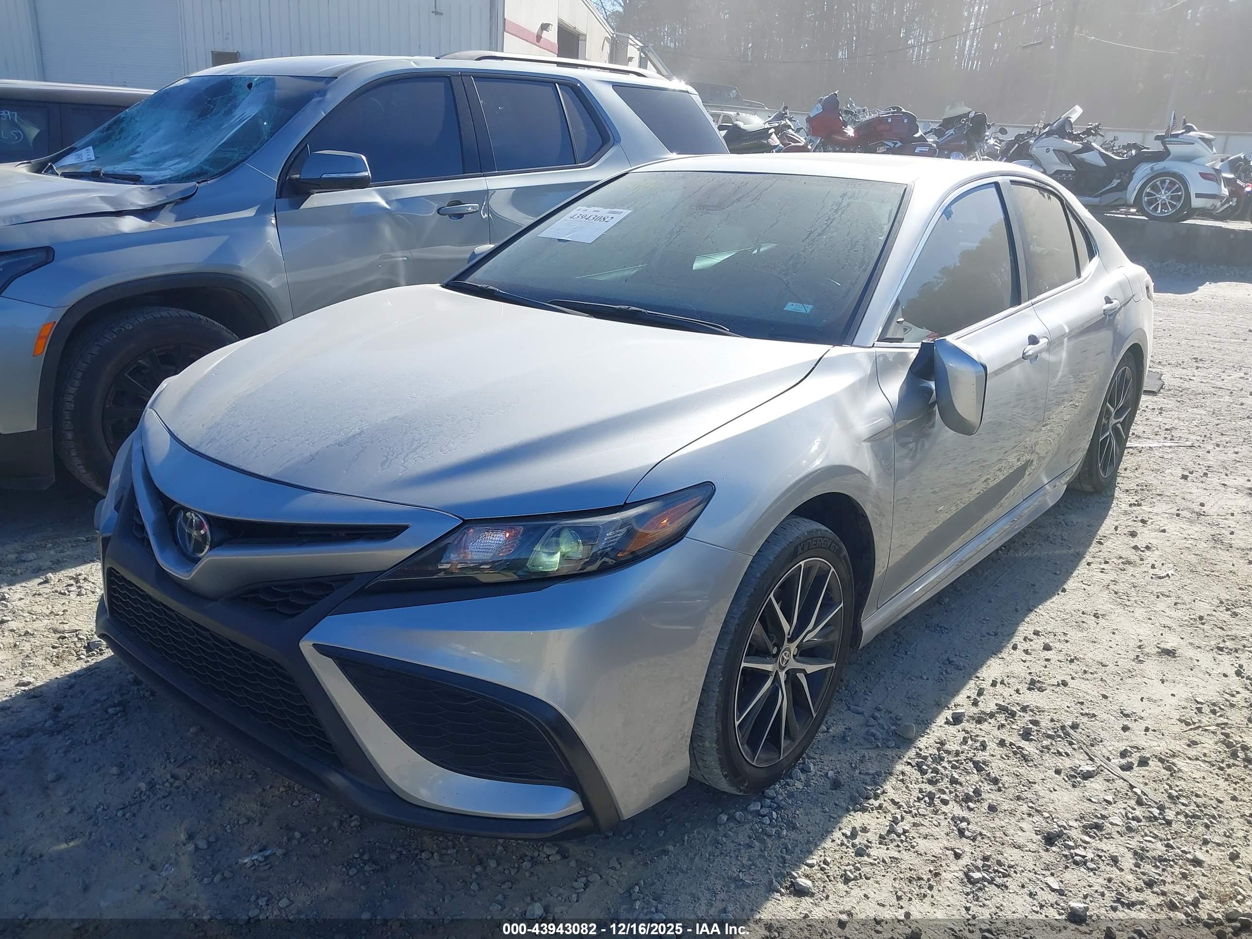 TOYOTA CAMRY image 2
