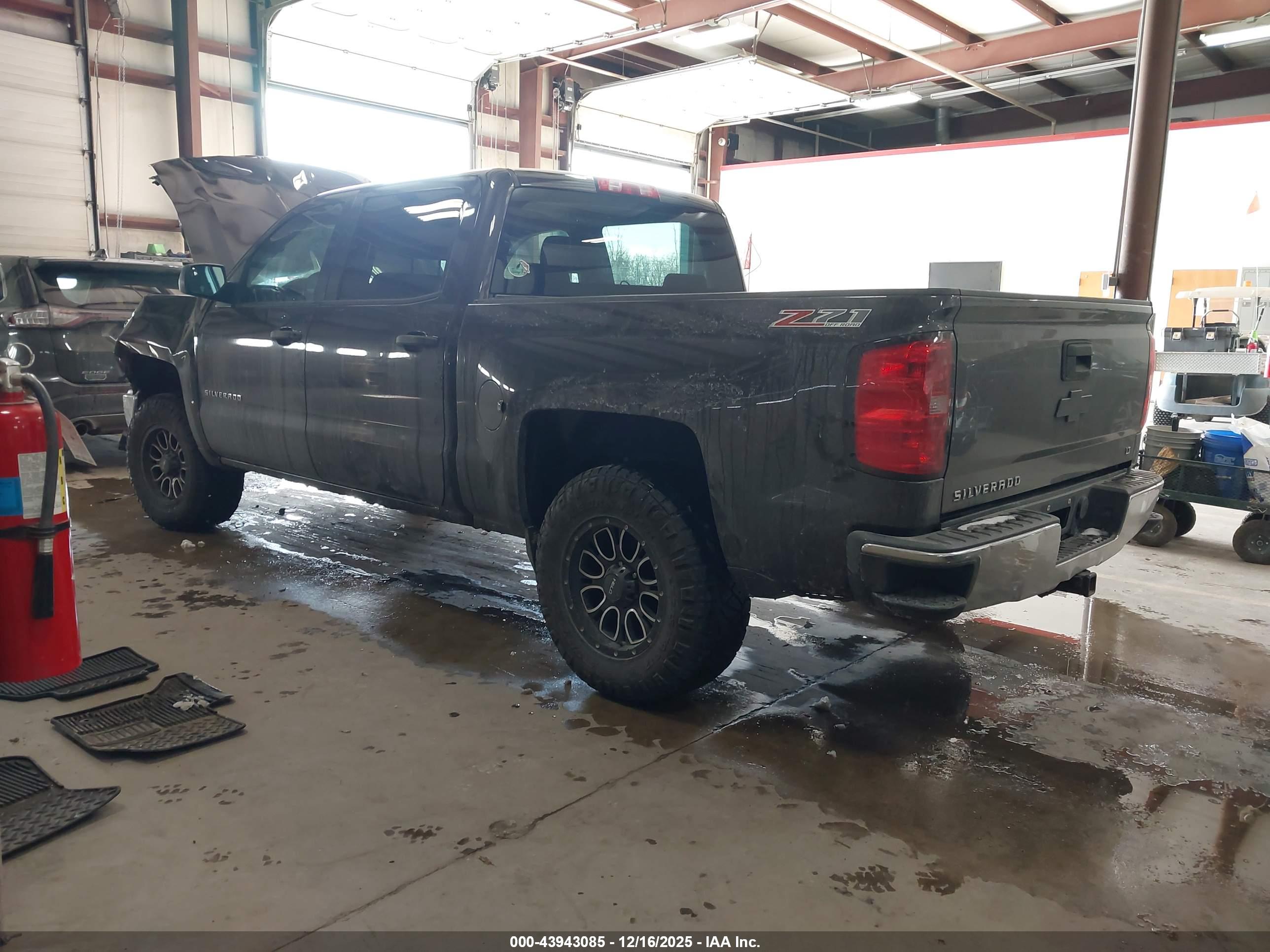 CHEVROLET SILVERADO image 3