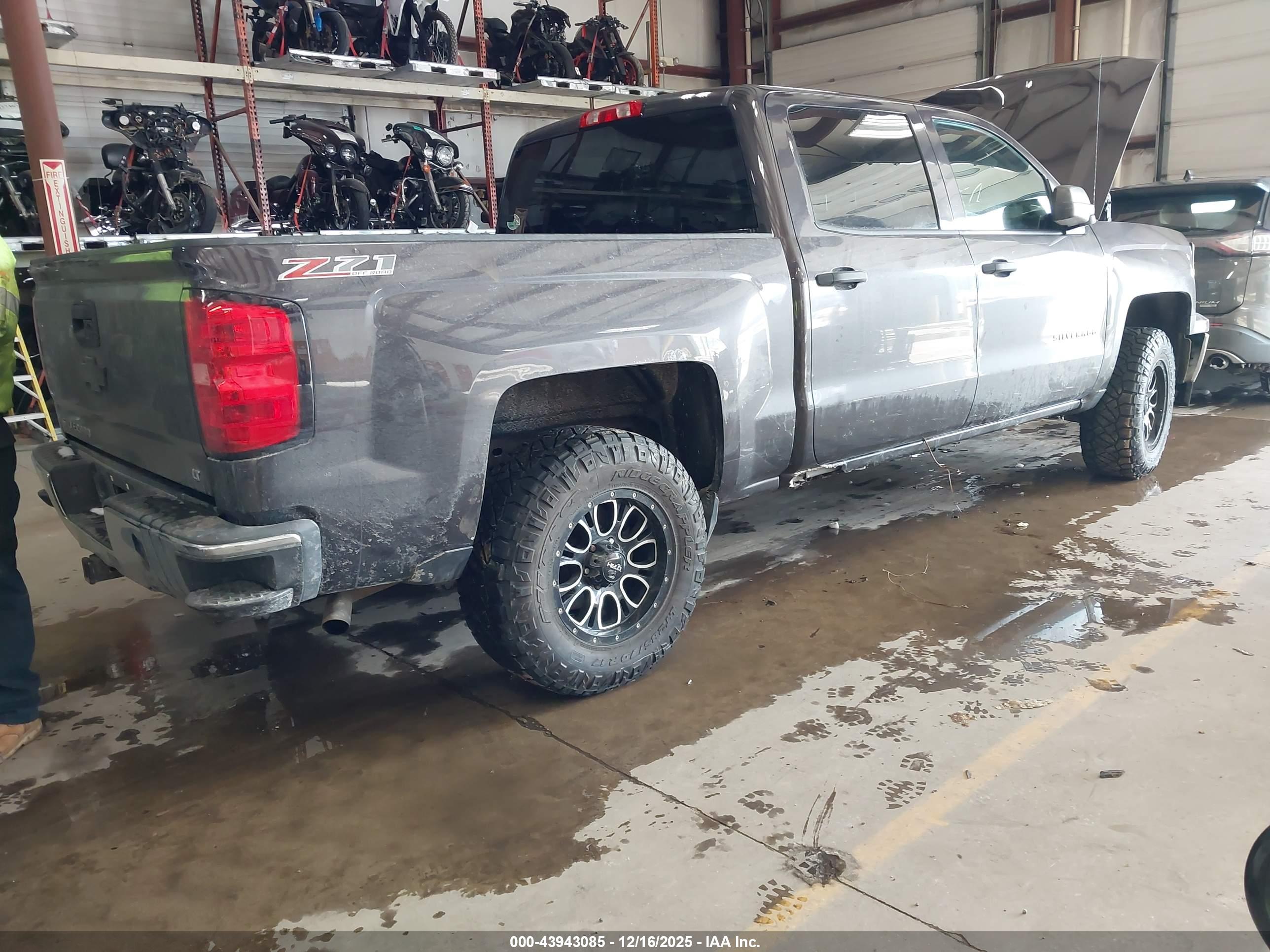 CHEVROLET SILVERADO image 4