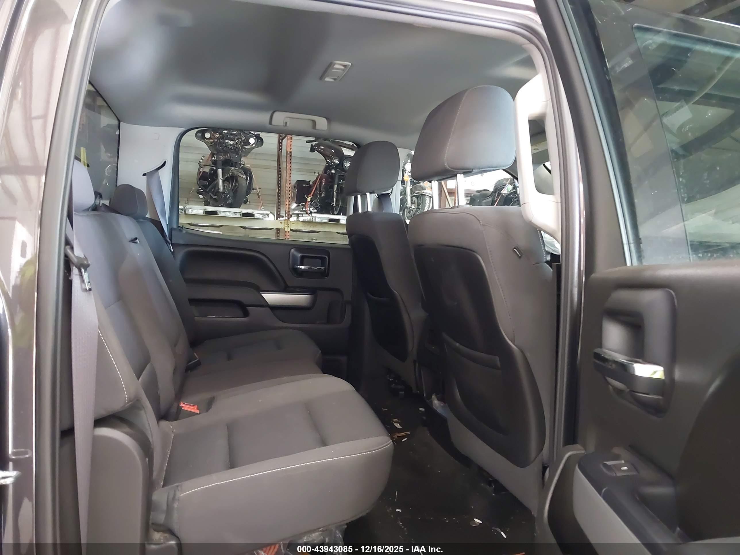 CHEVROLET SILVERADO image 8