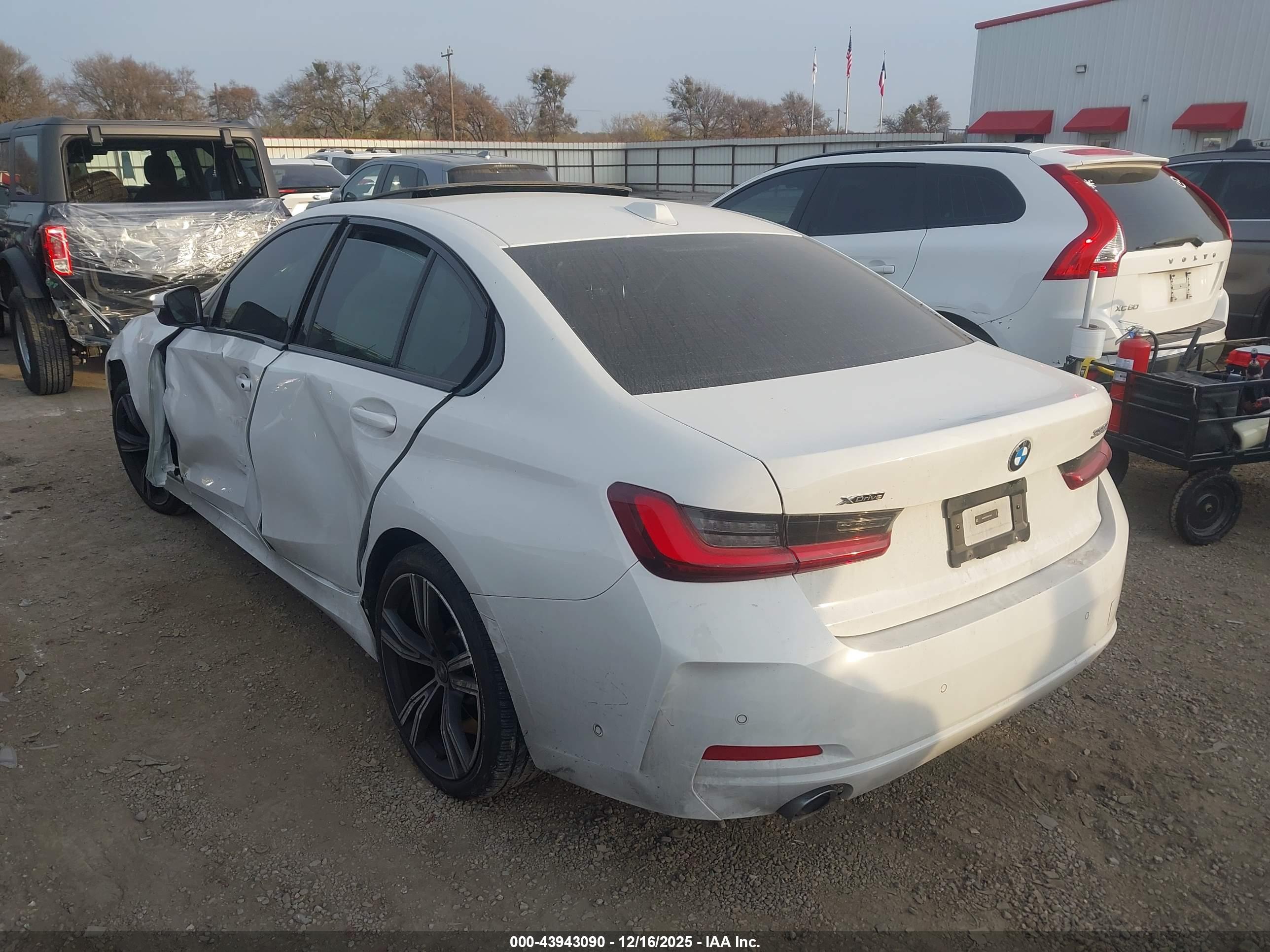 BMW 330I image 3