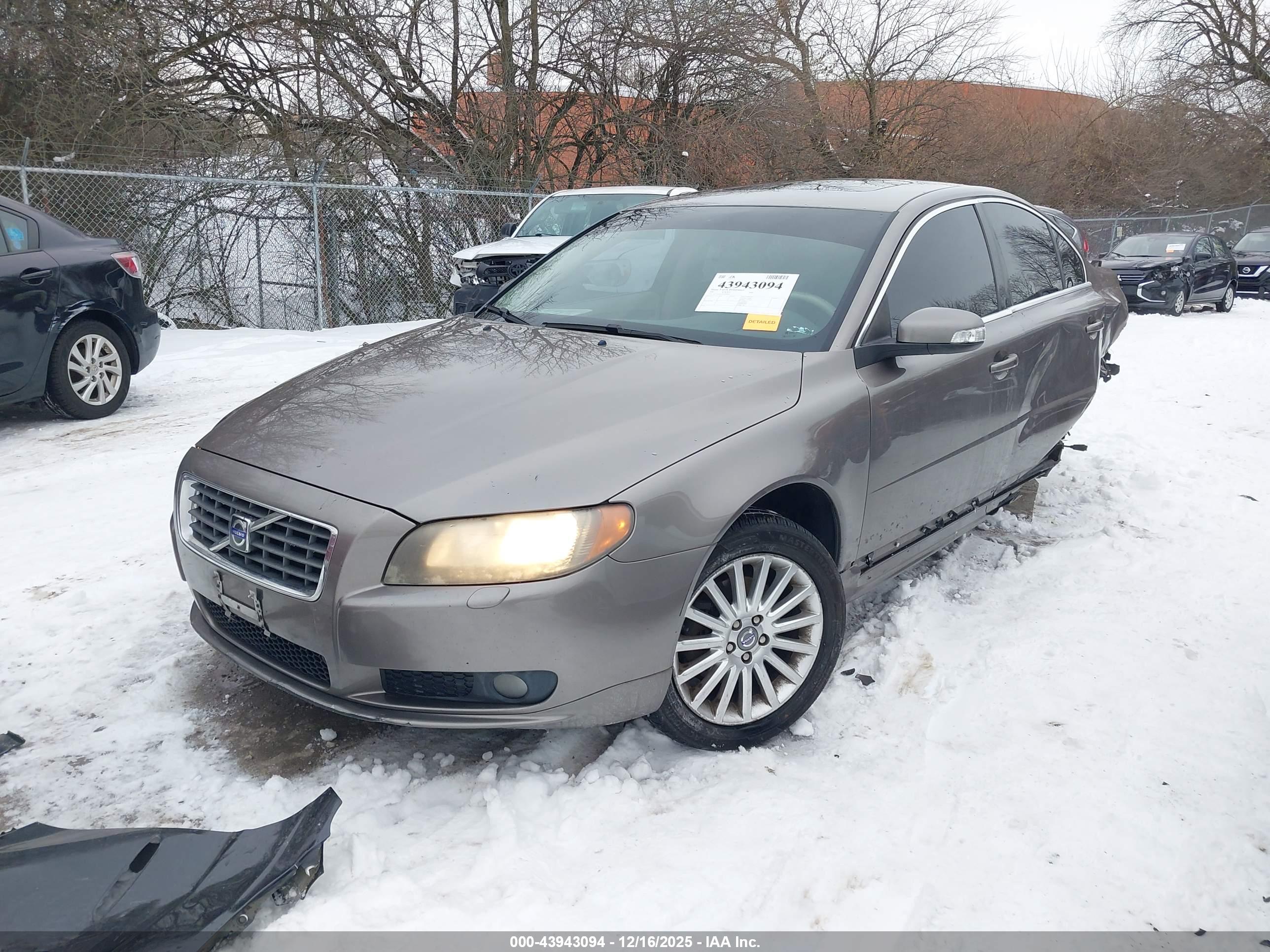 VOLVO S80 image 2