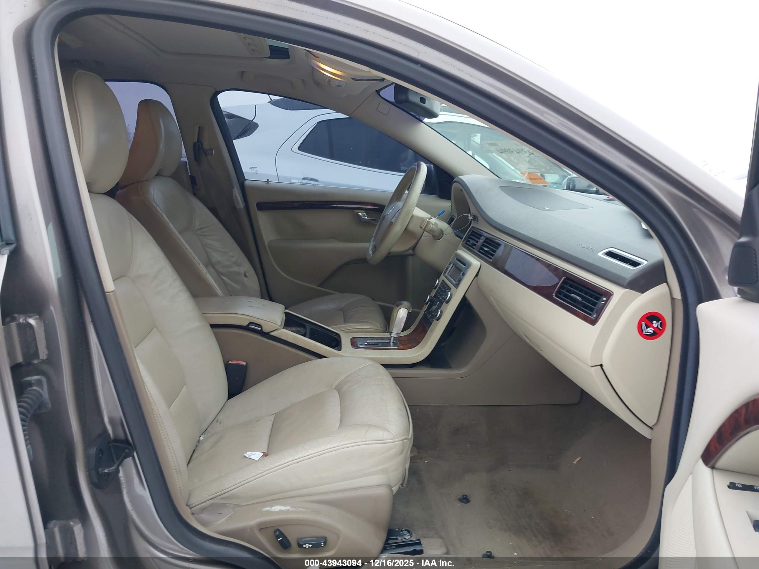 VOLVO S80 image 5