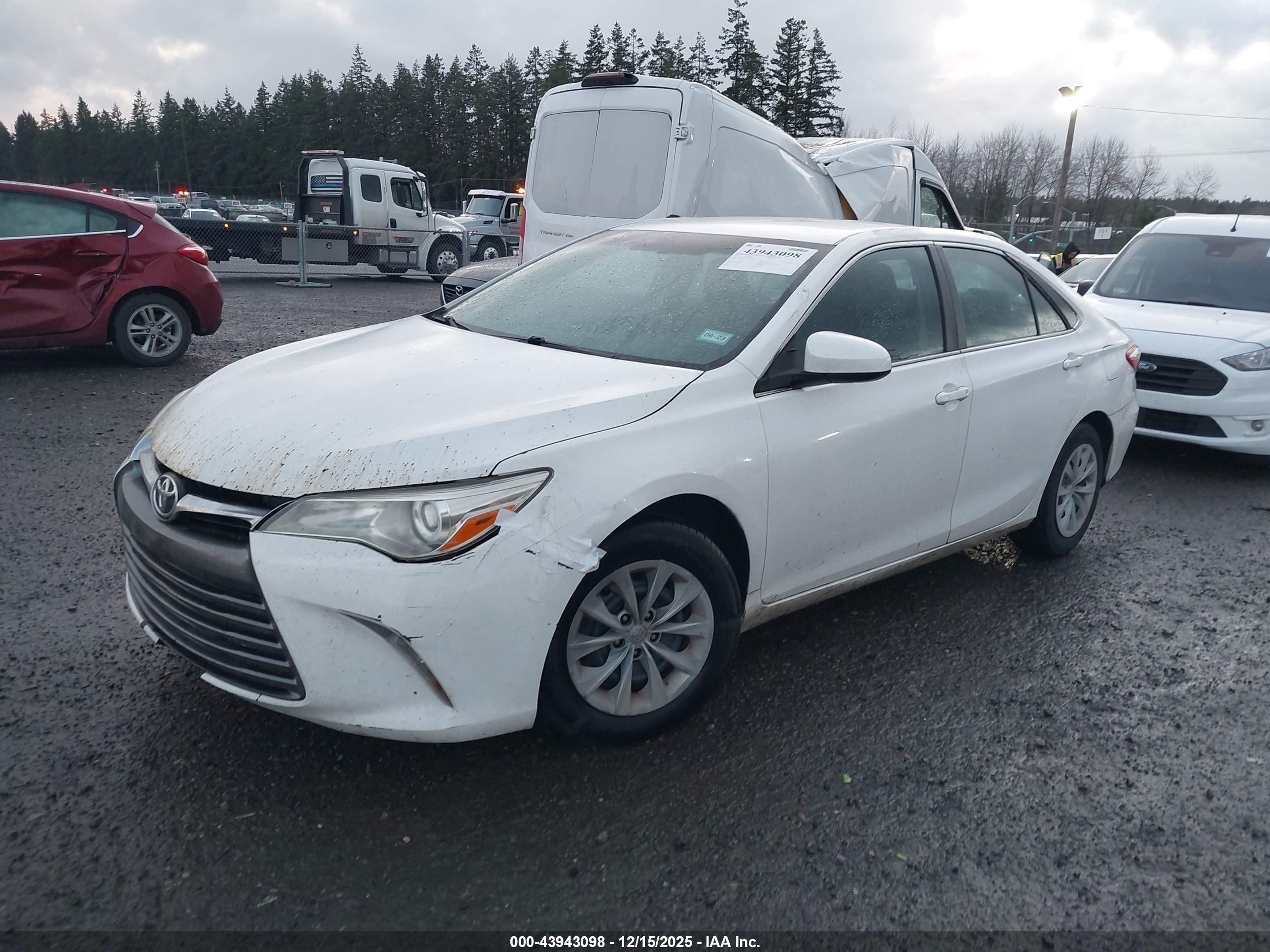 TOYOTA CAMRY image 2