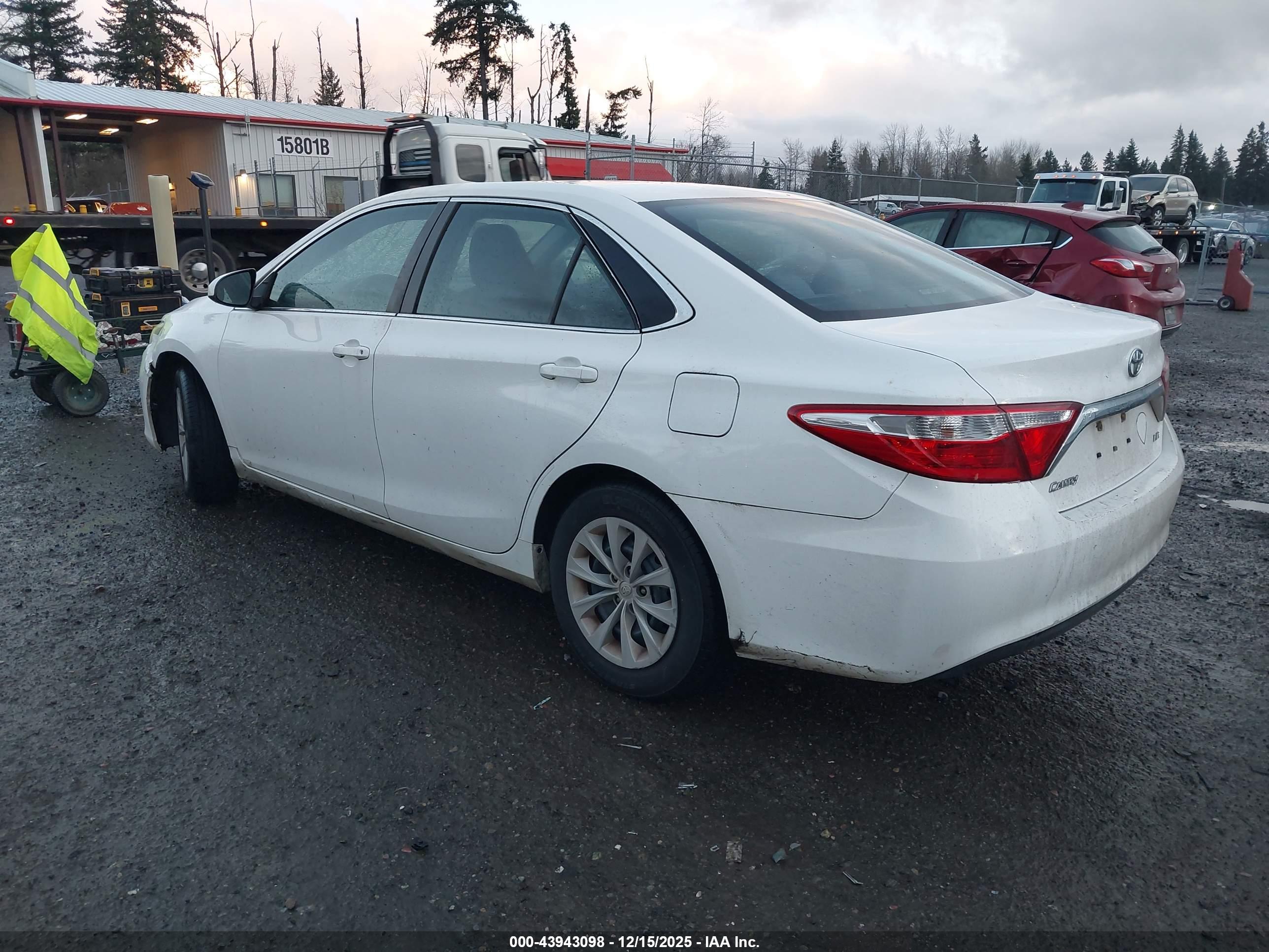 TOYOTA CAMRY image 3