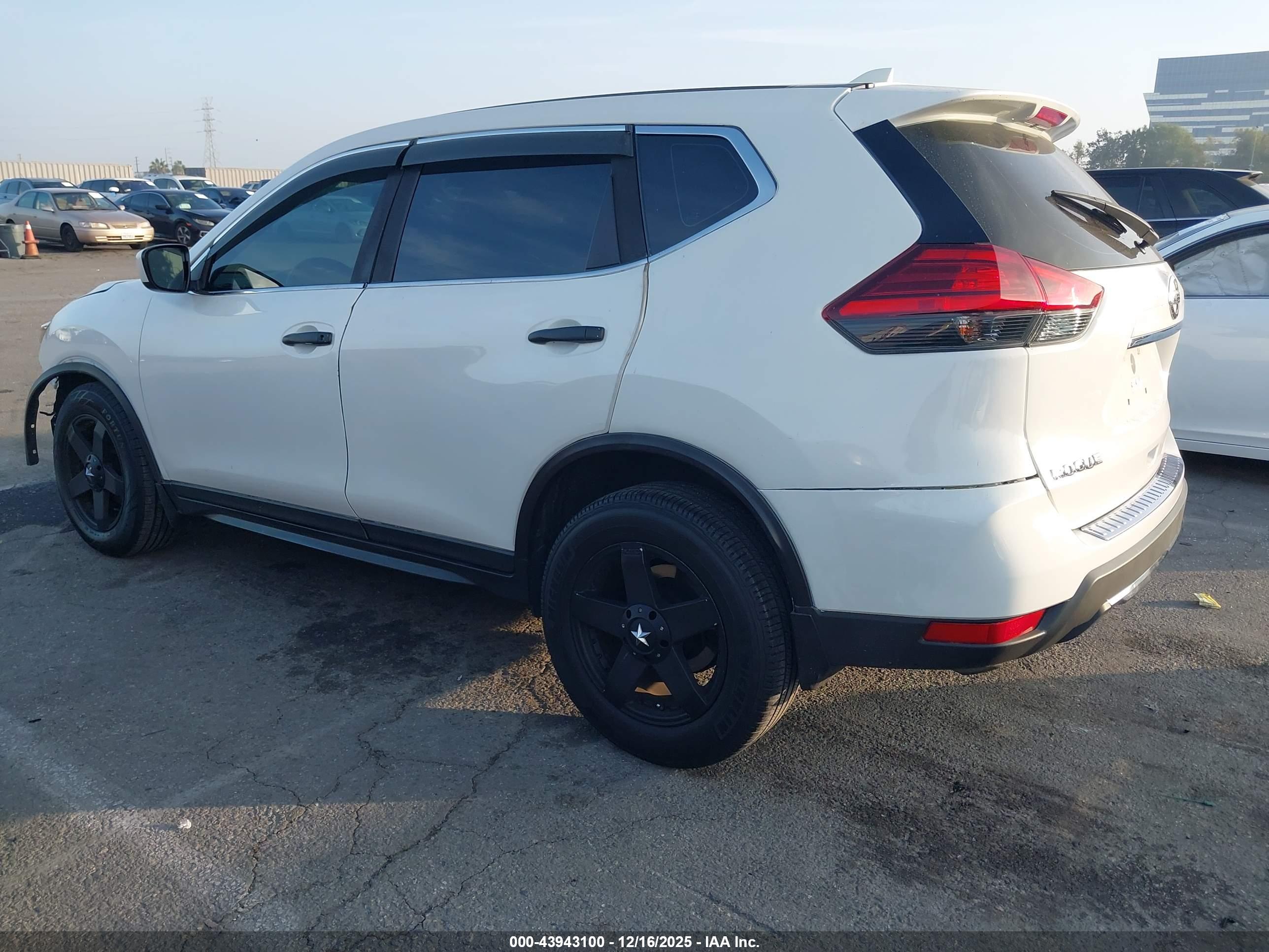 NISSAN ROGUE image 3