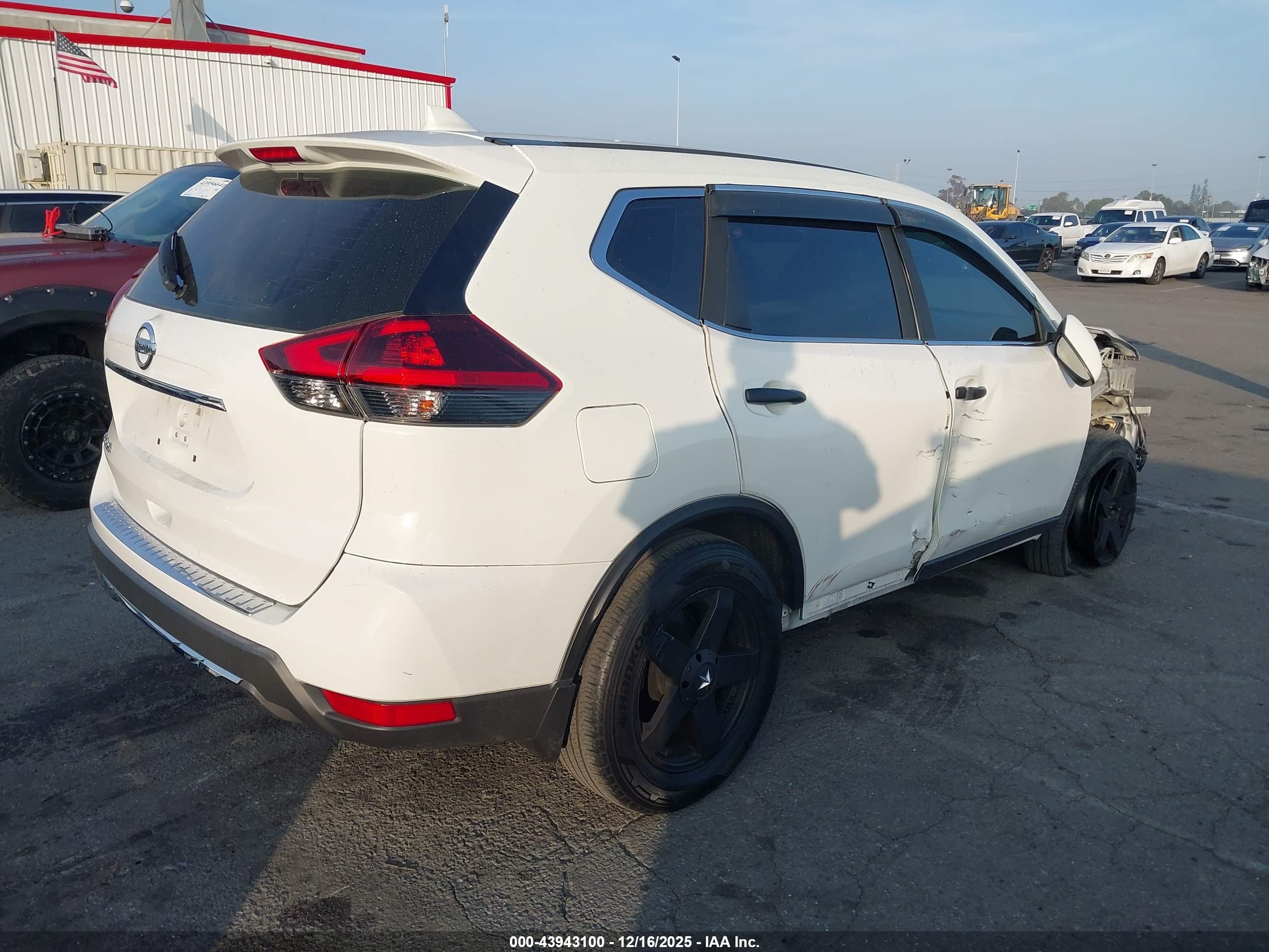 NISSAN ROGUE image 4