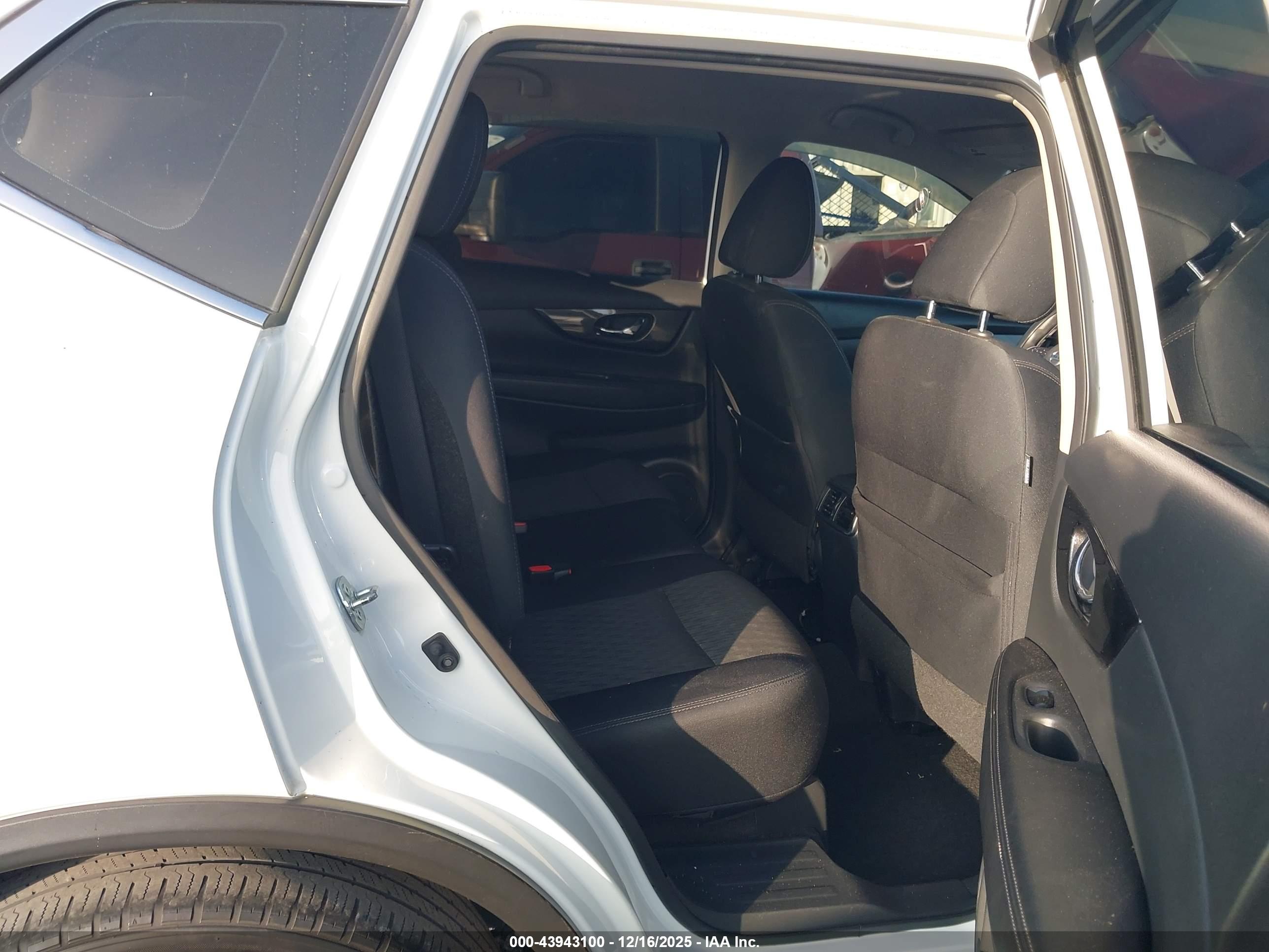 NISSAN ROGUE image 8
