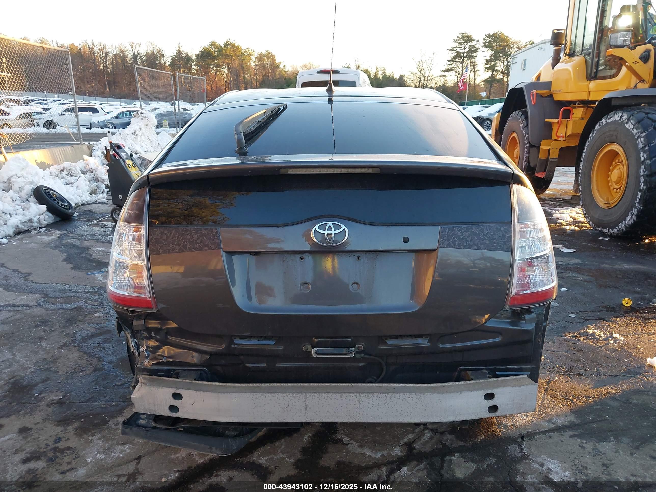 TOYOTA PRIUS image 6