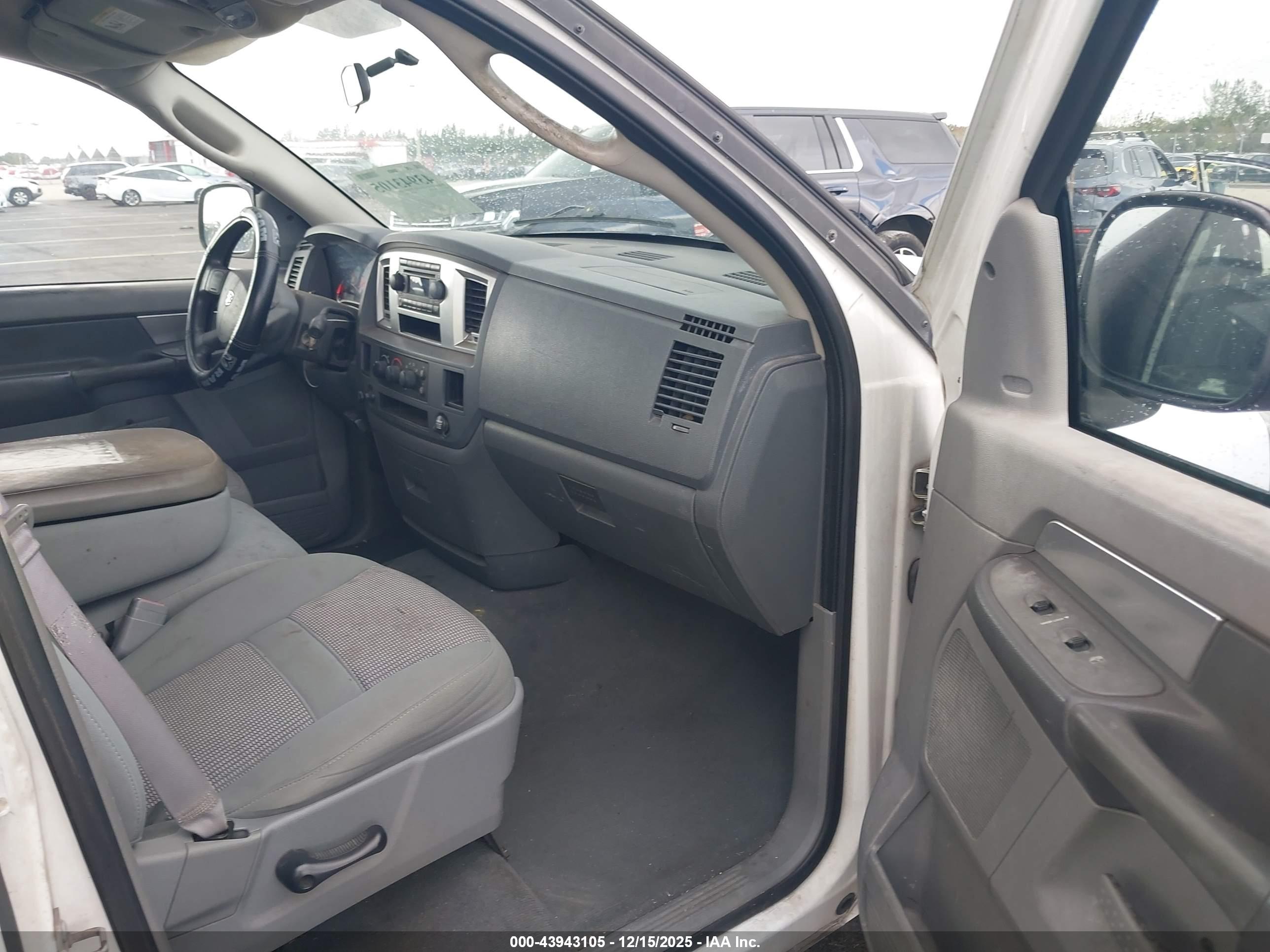 DODGE RAM image 5