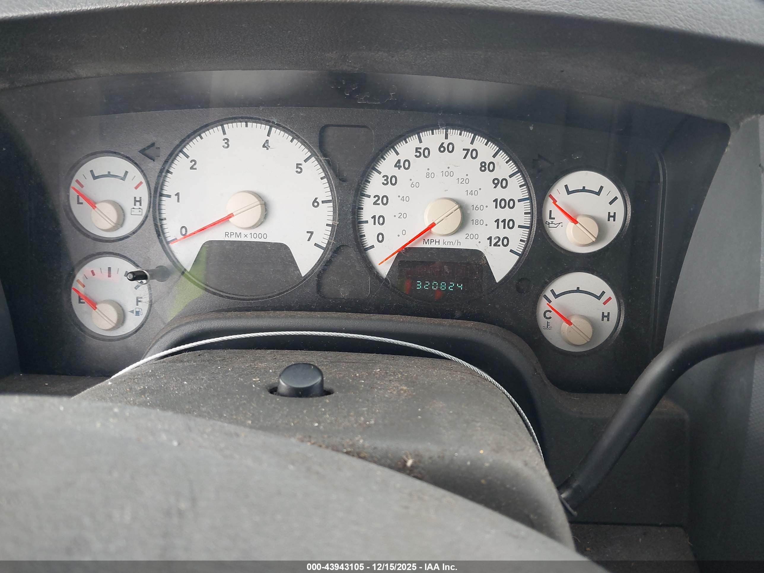 DODGE RAM image 7
