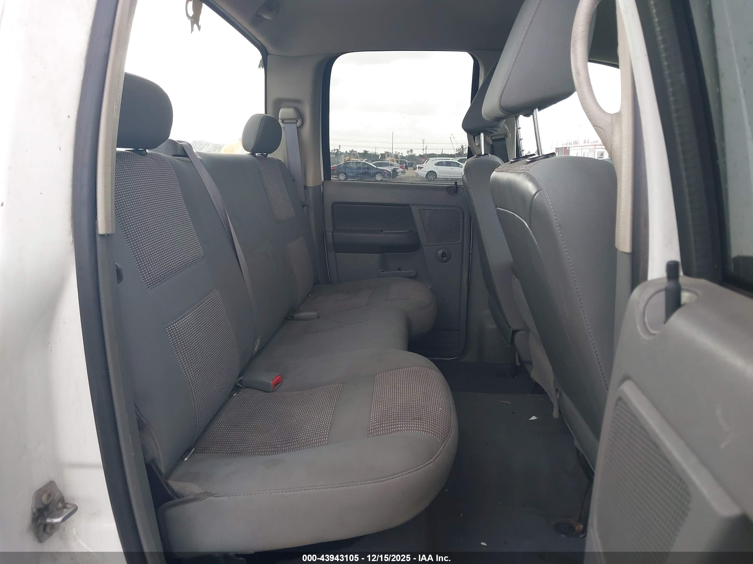 DODGE RAM image 8