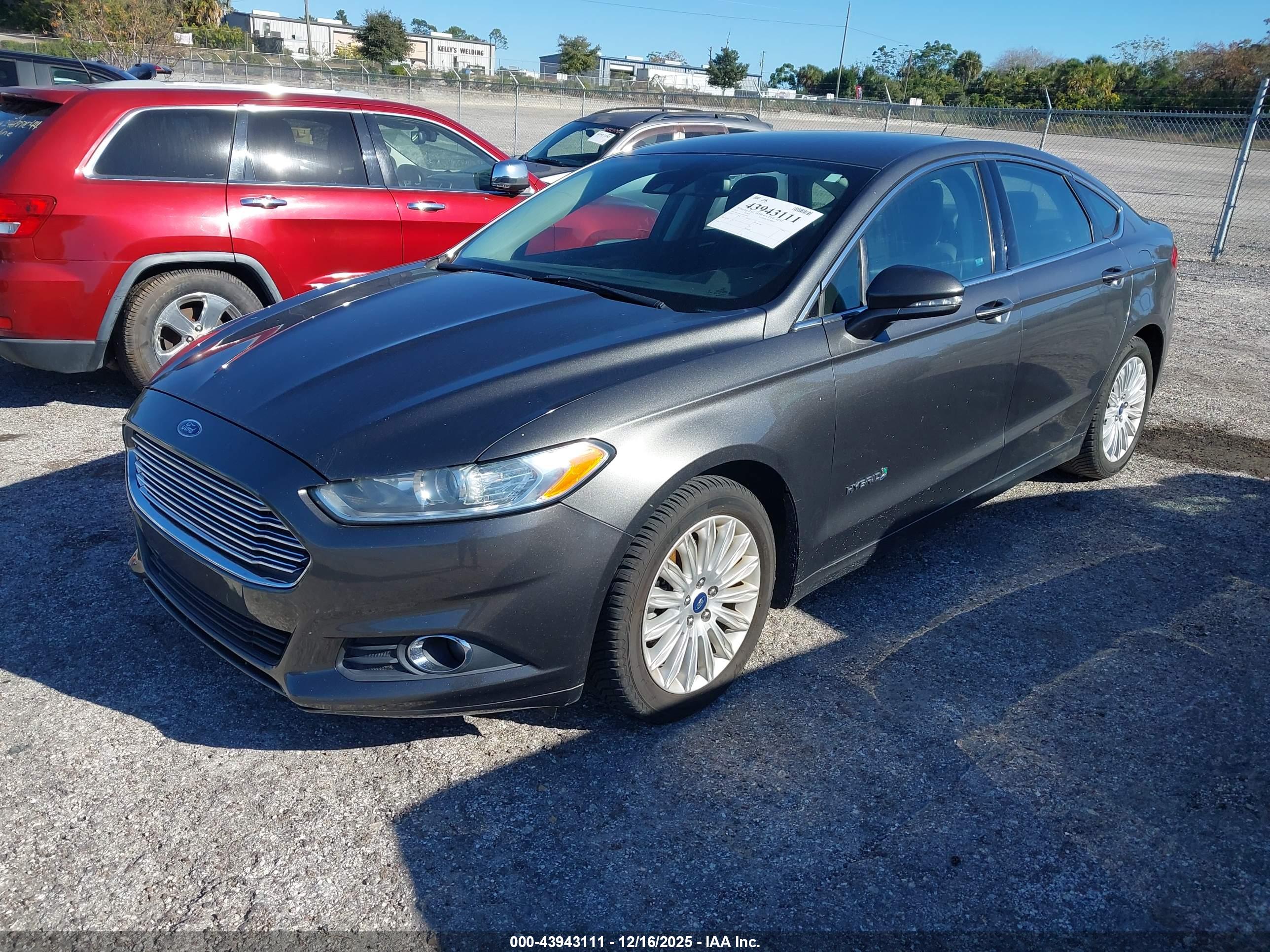FORD FUSION image 2
