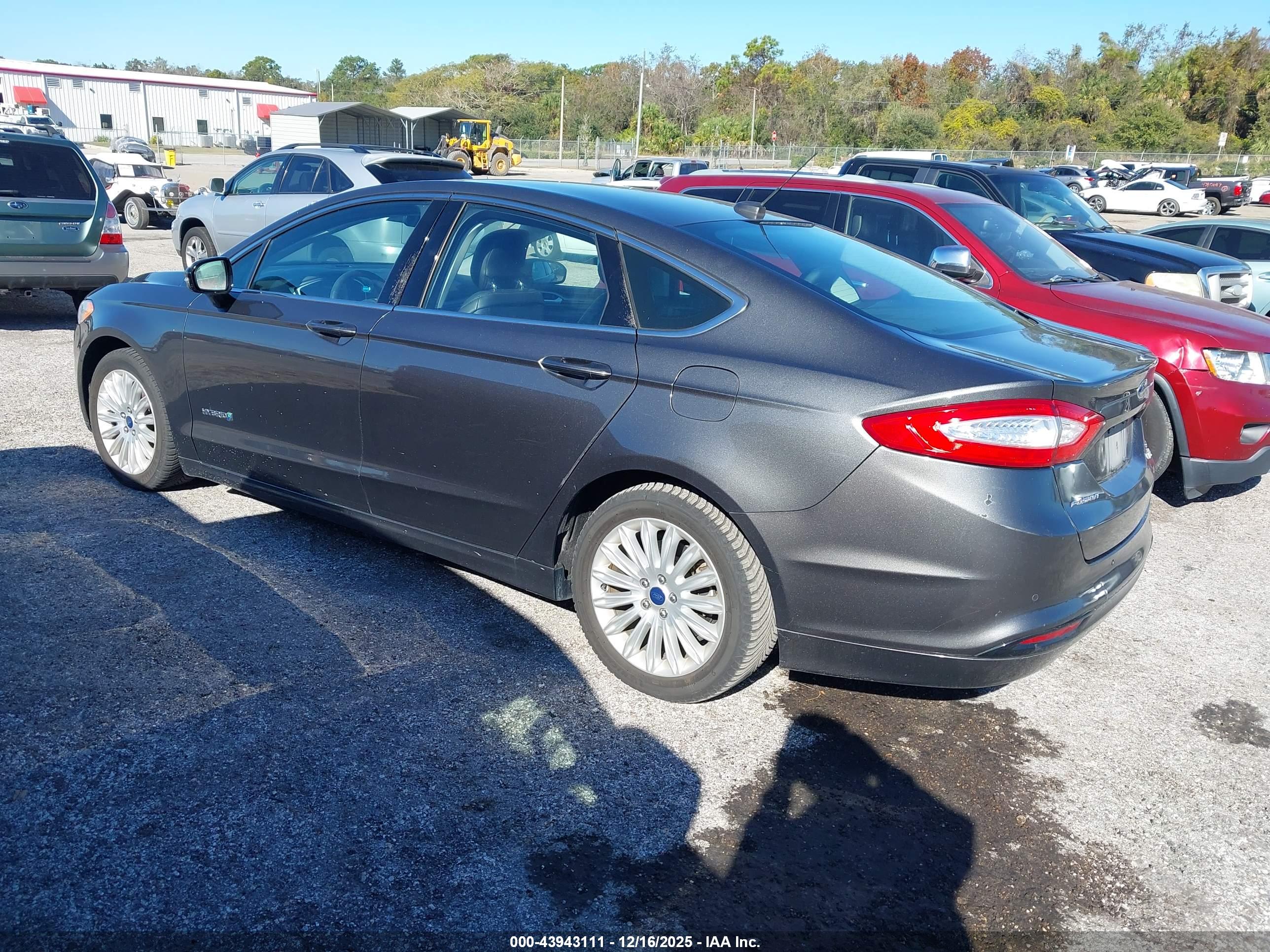 FORD FUSION image 3