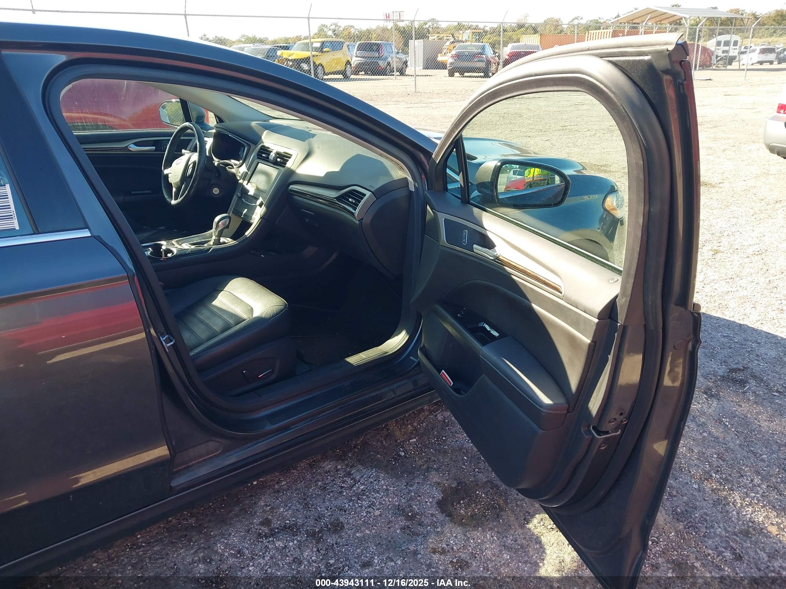 FORD FUSION image 5