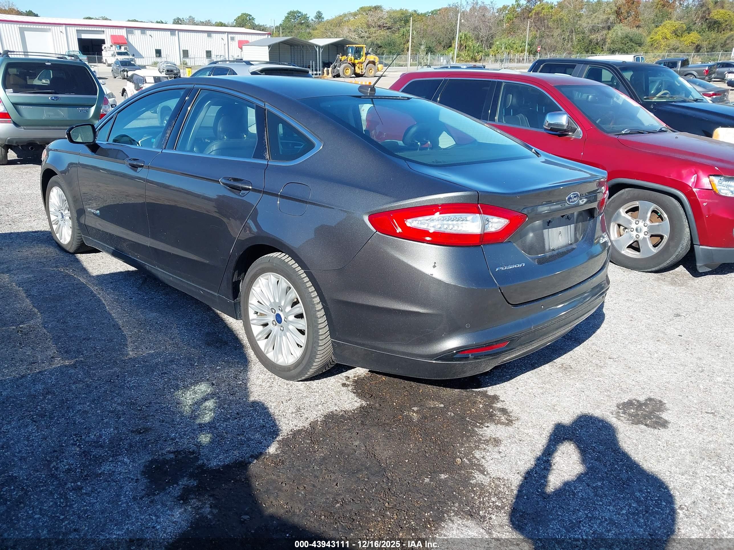 FORD FUSION image 6