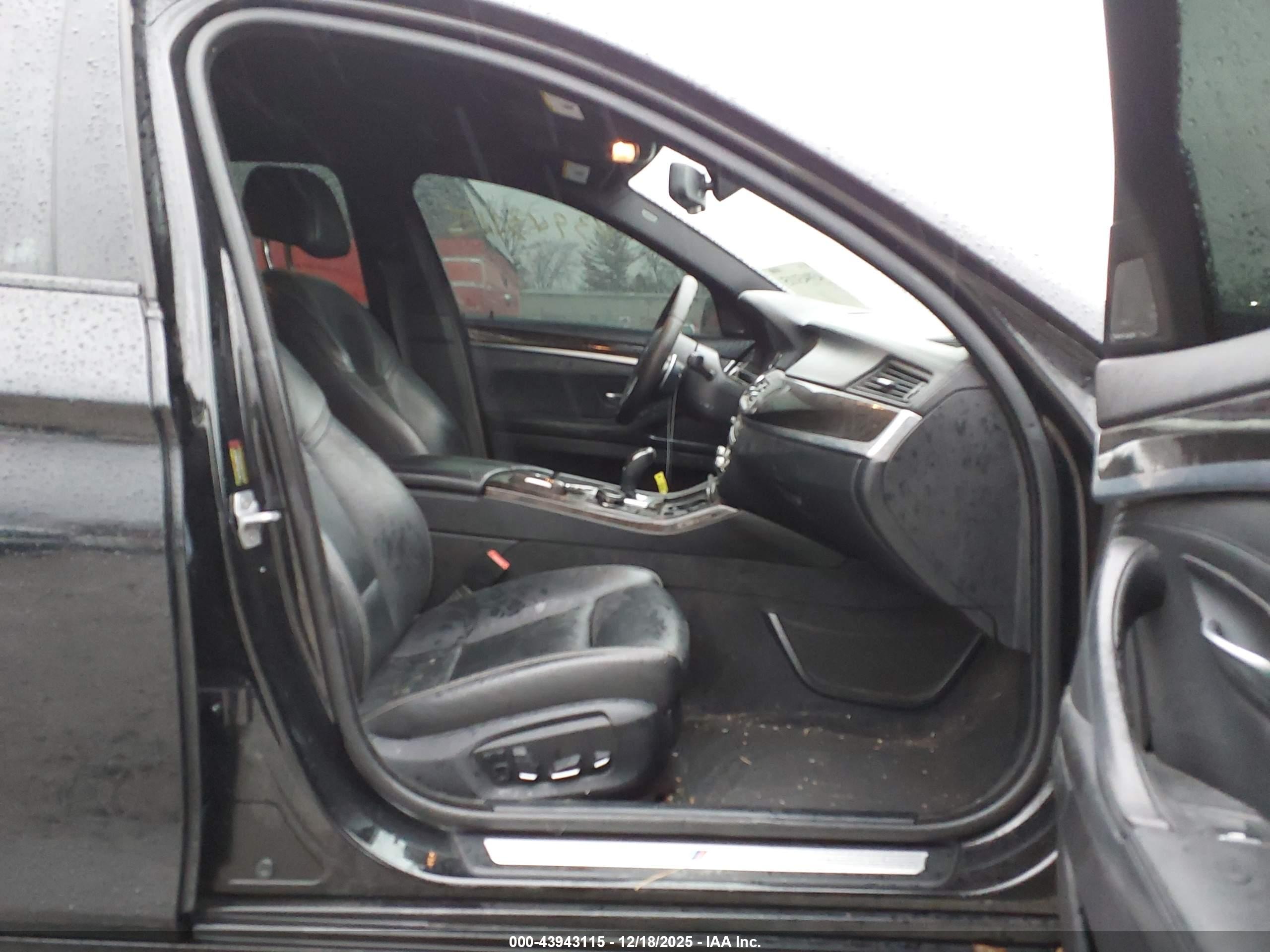 BMW 550I image 5