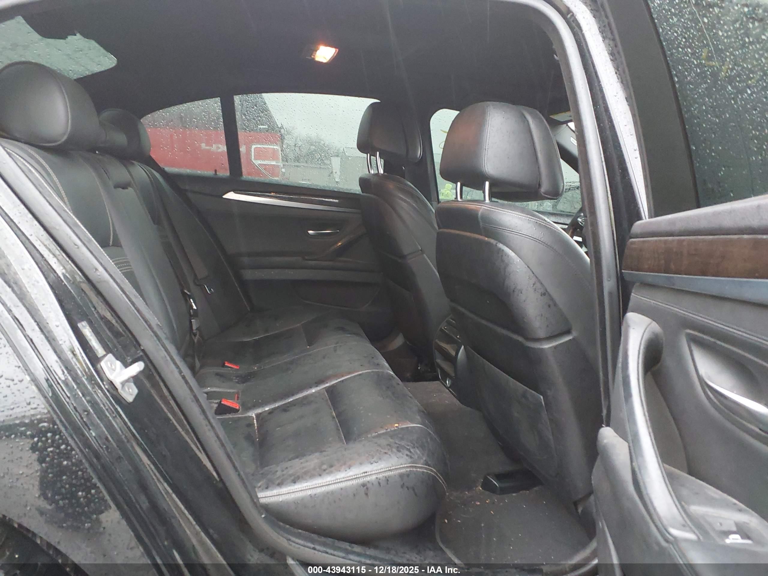 BMW 550I image 8