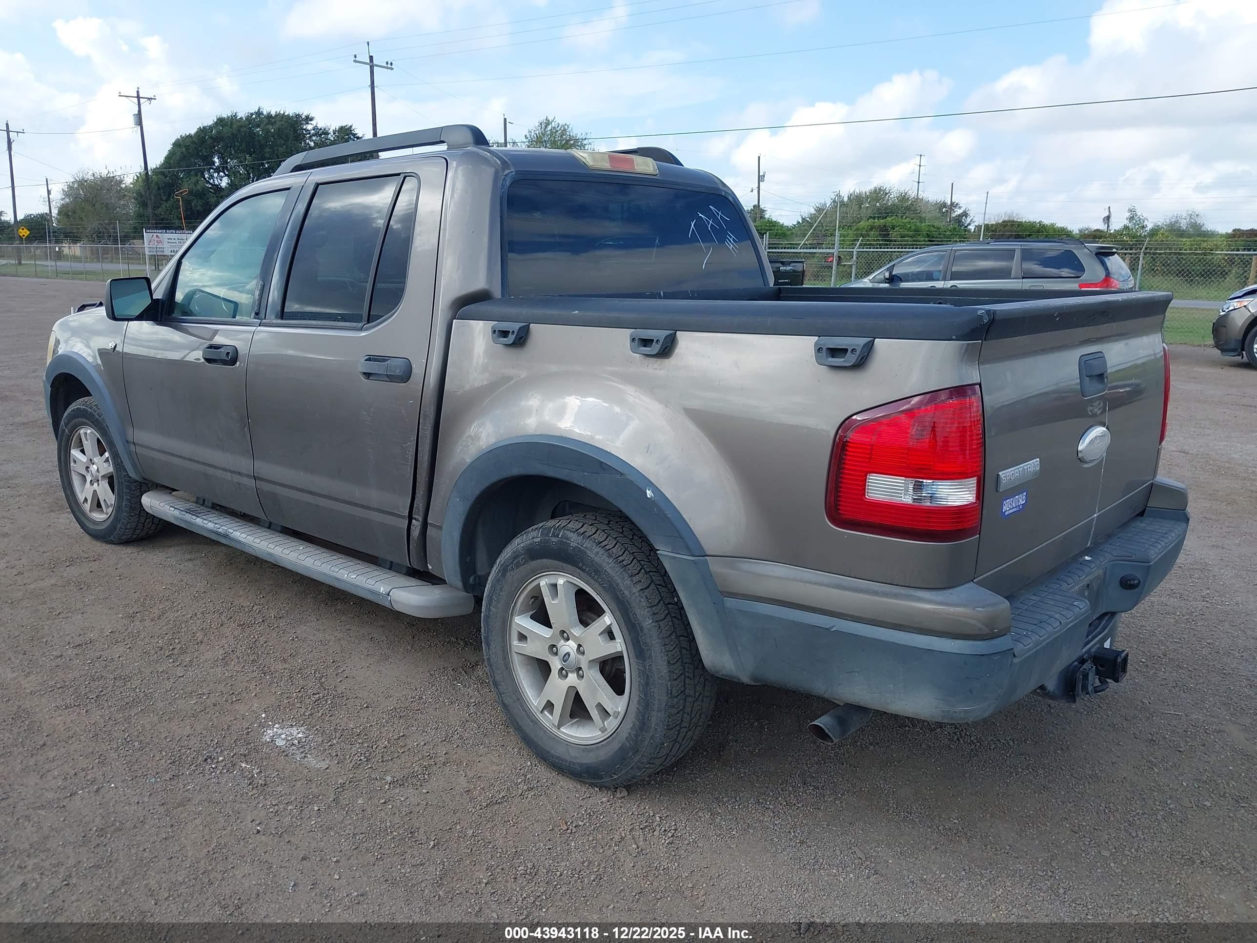 FORD EXPLORER image 3