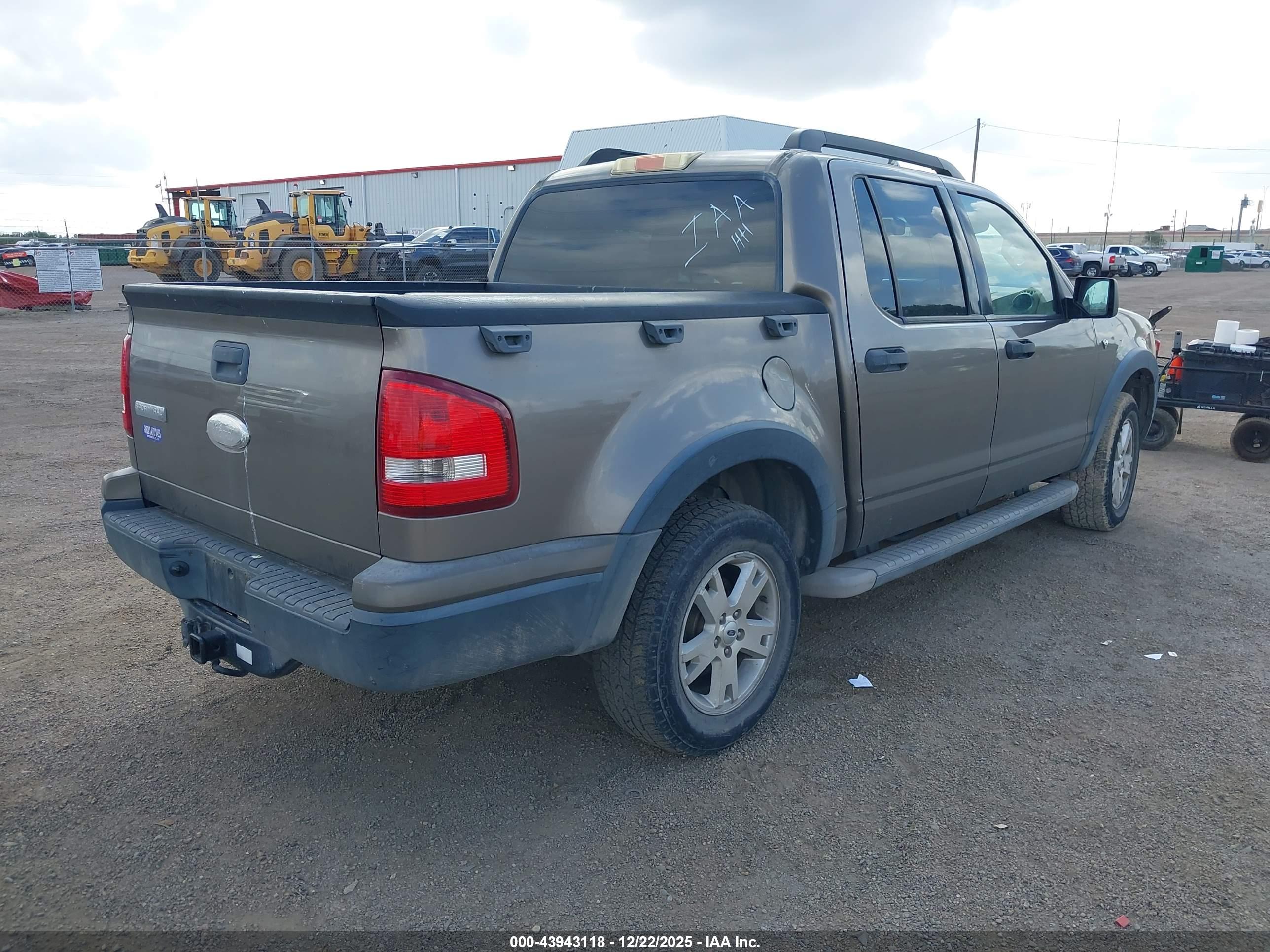 FORD EXPLORER image 4