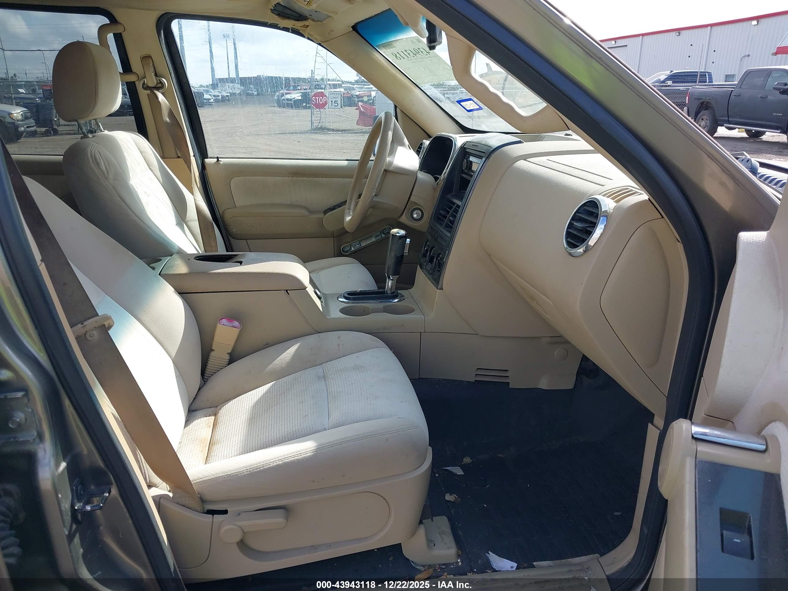 FORD EXPLORER image 5