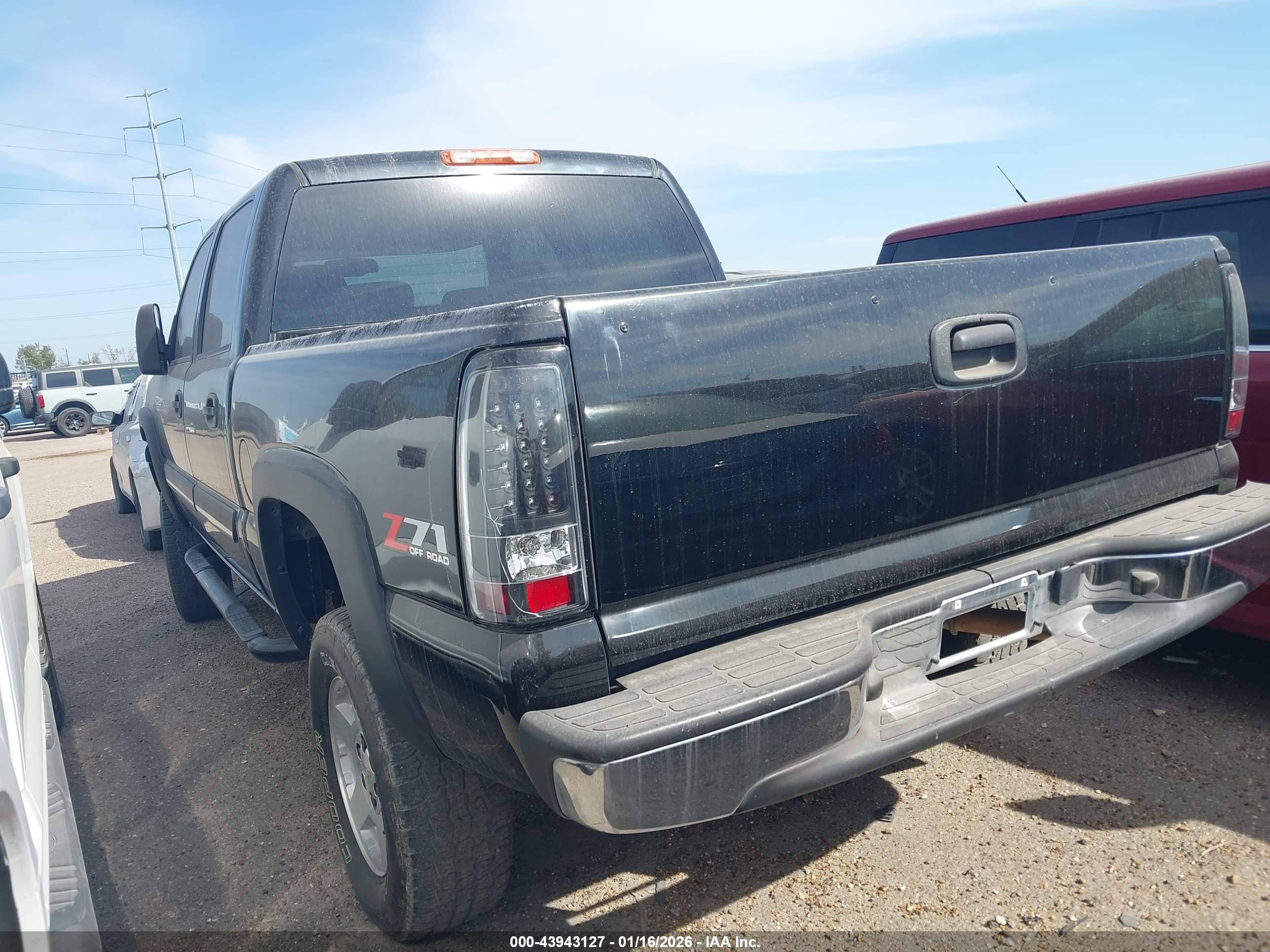 CHEVROLET SILVERADO image 3