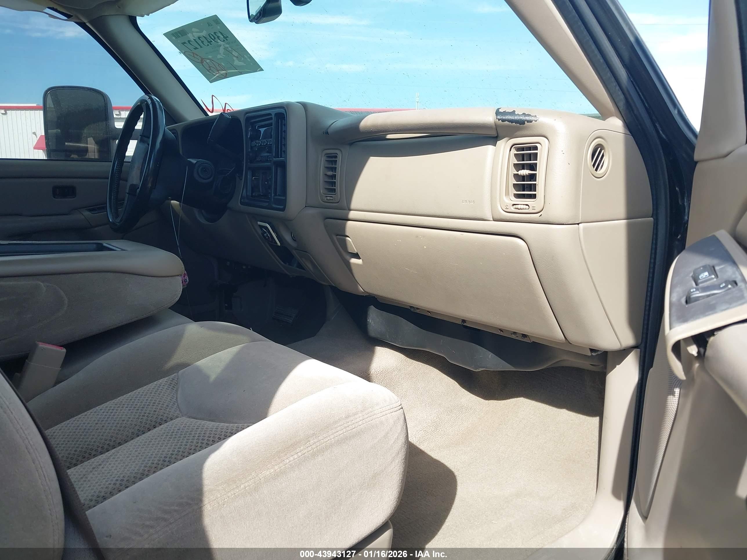 CHEVROLET SILVERADO image 5