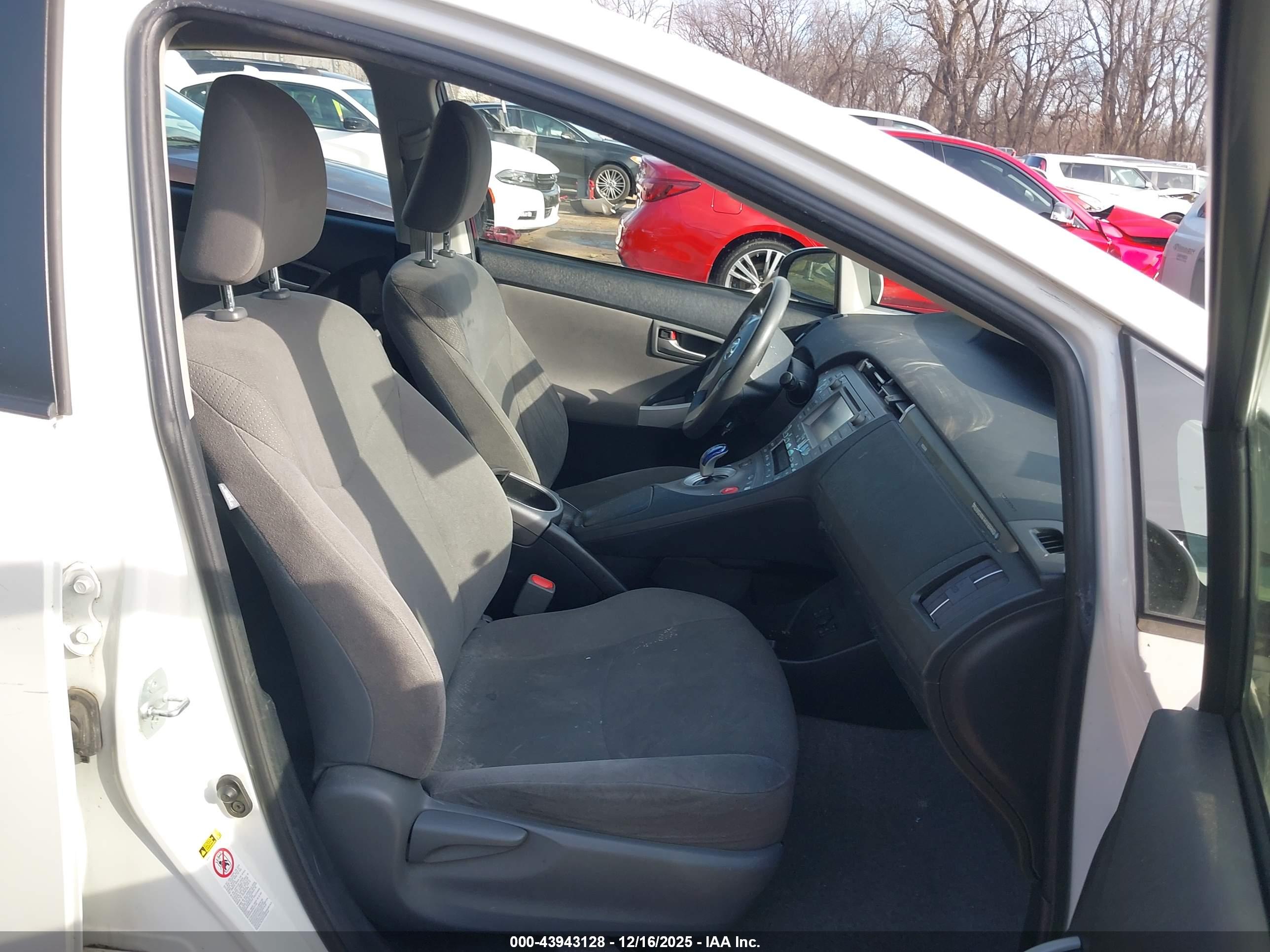 TOYOTA PRIUS image 5