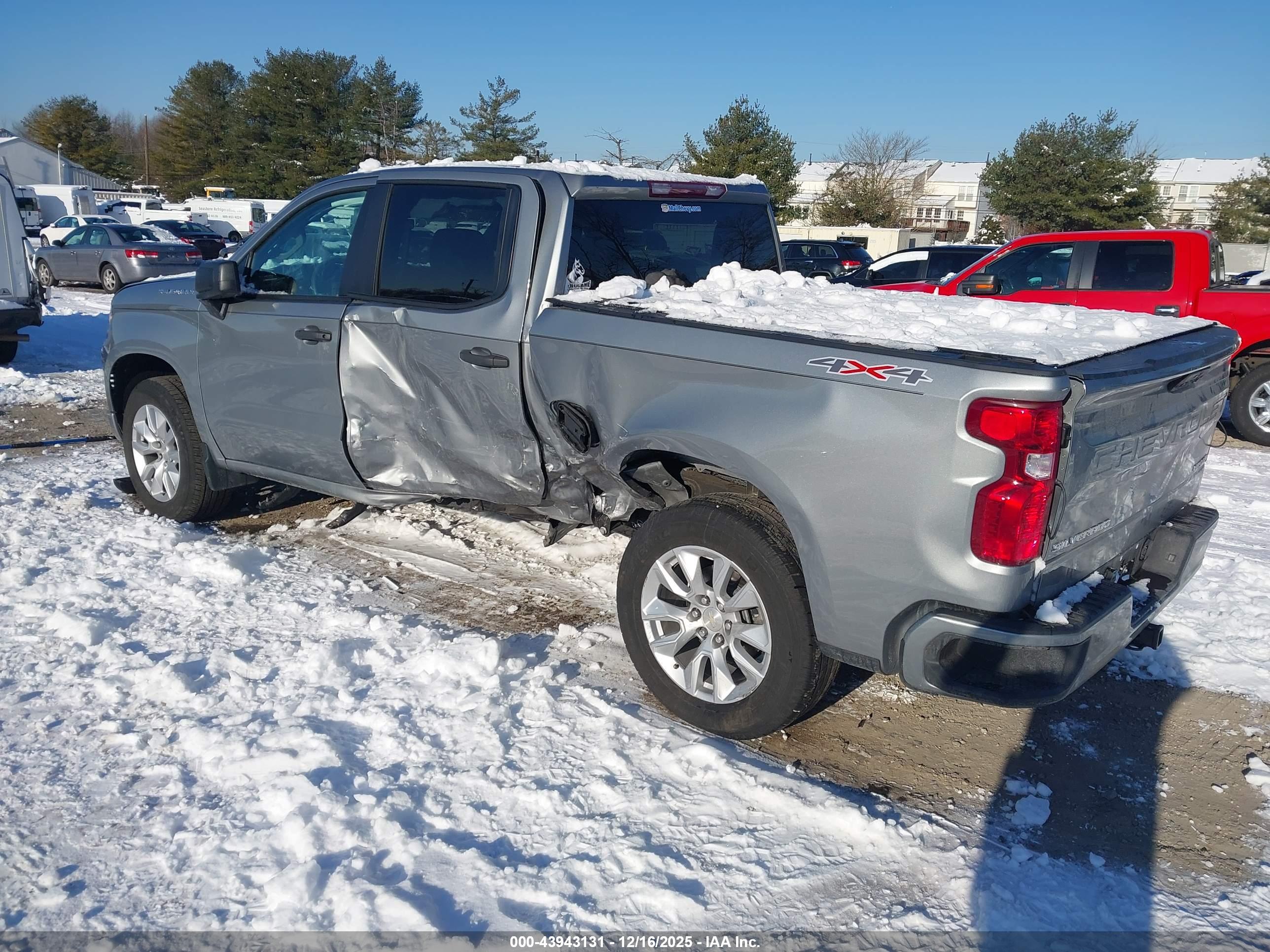 CHEVROLET SILVERADO image 3