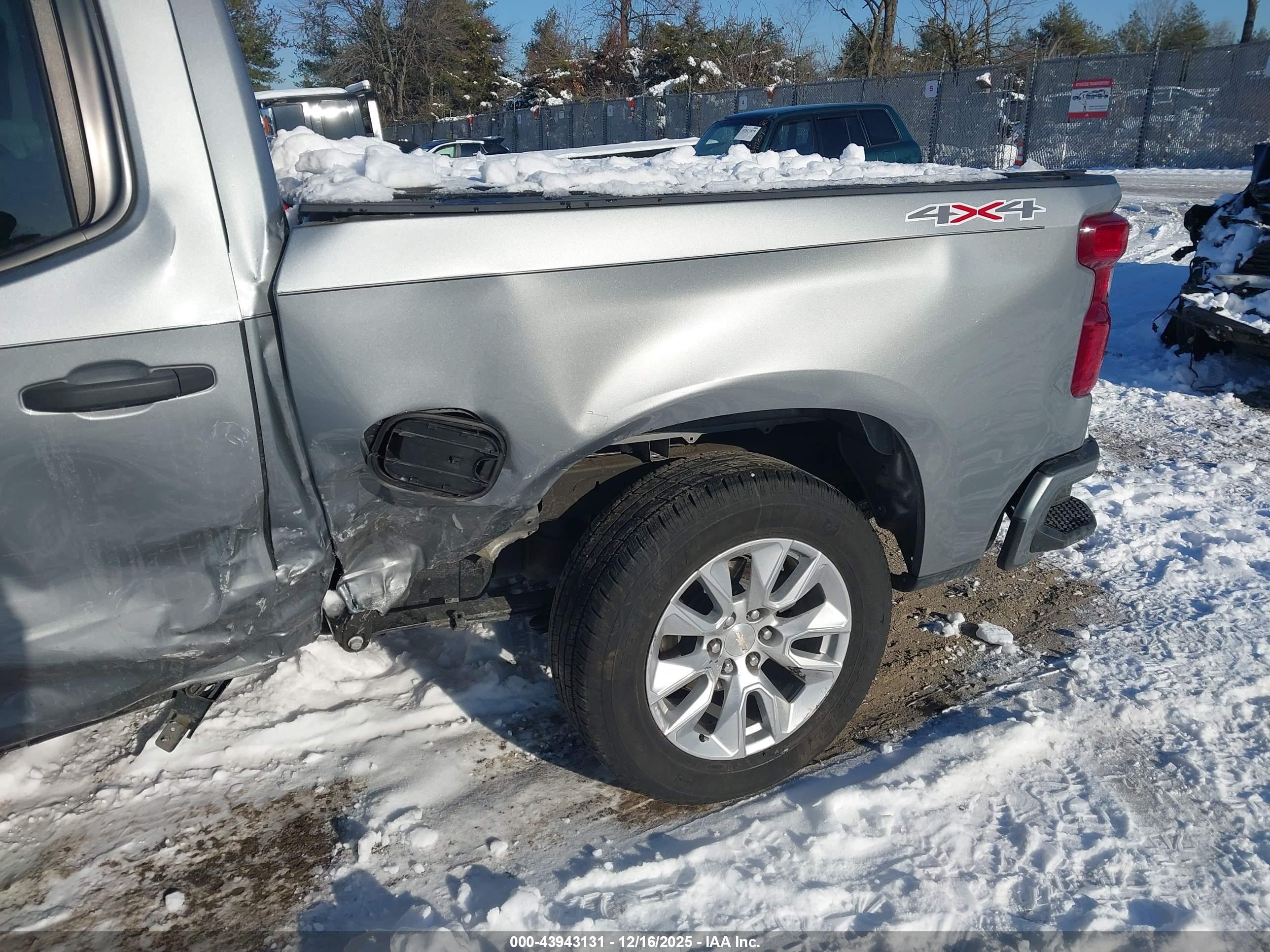 CHEVROLET SILVERADO image 6
