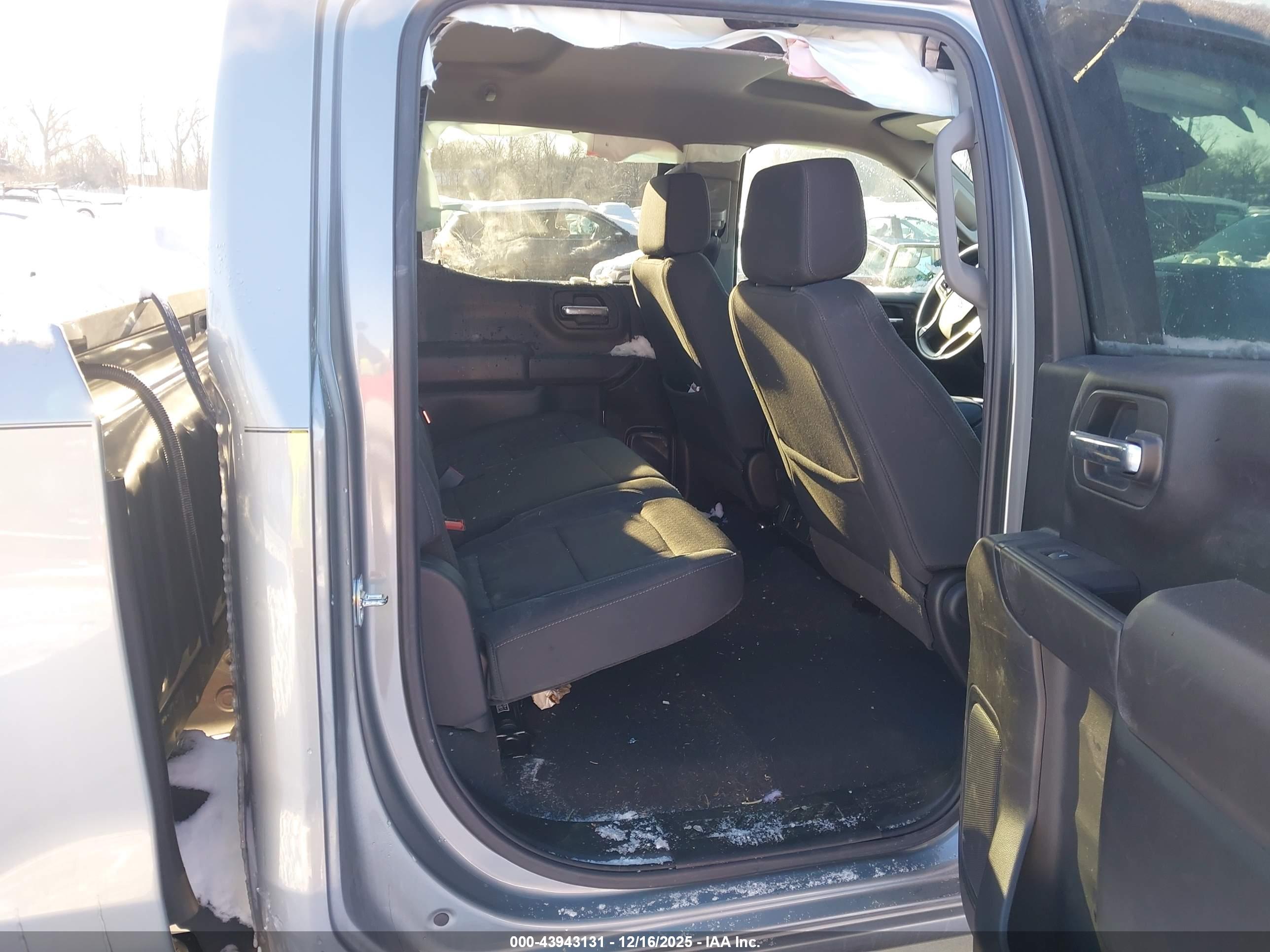 CHEVROLET SILVERADO image 8
