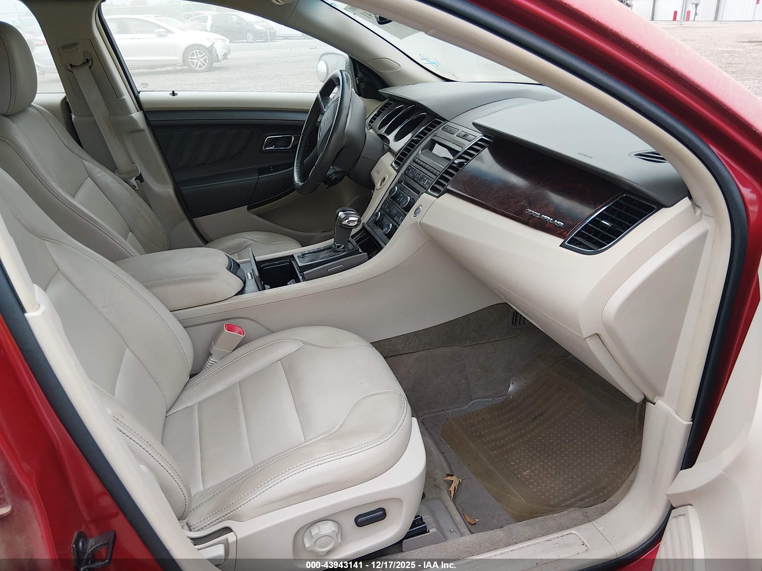 FORD TAURUS image 5