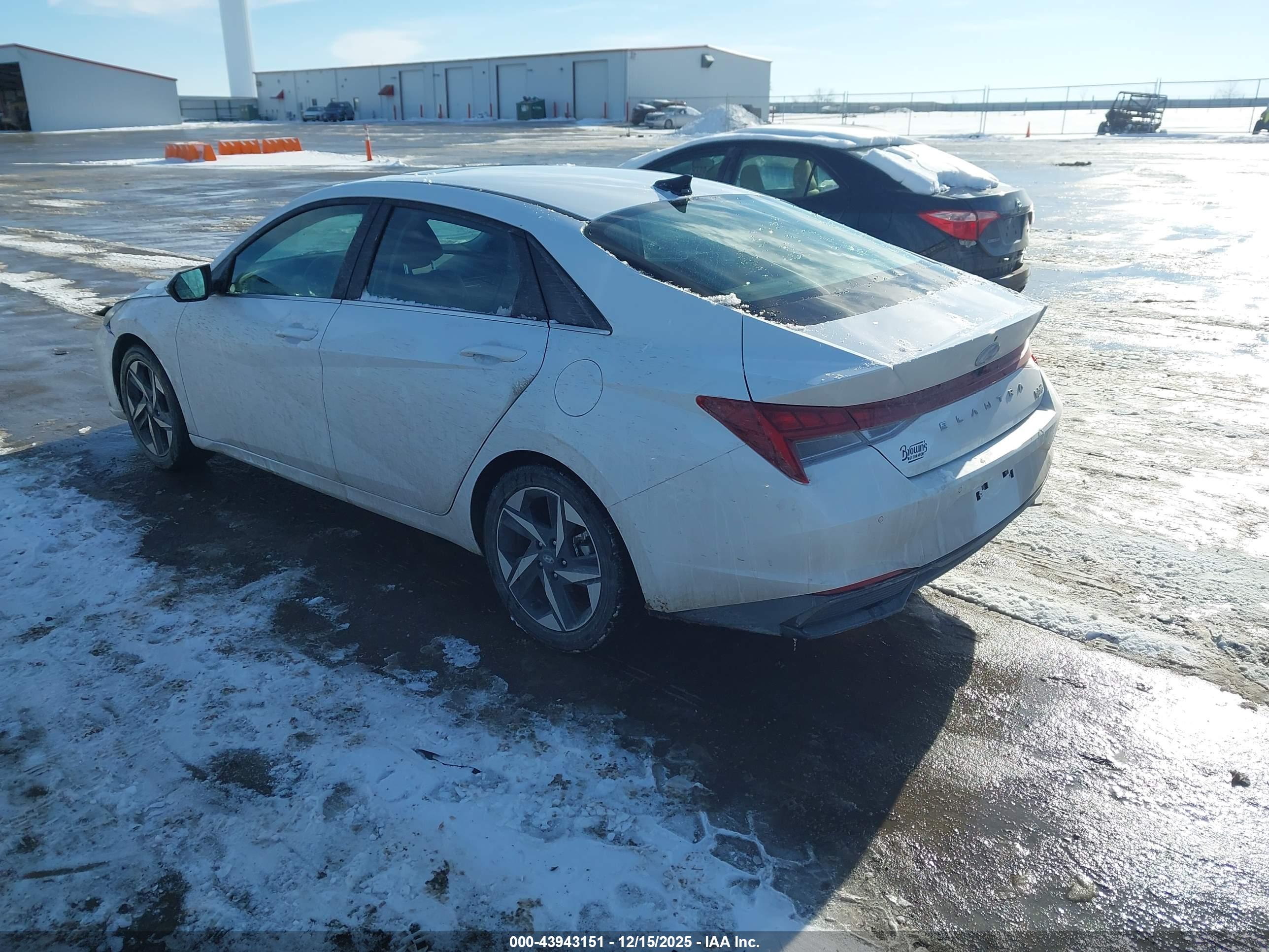 HYUNDAI ELANTRA image 3