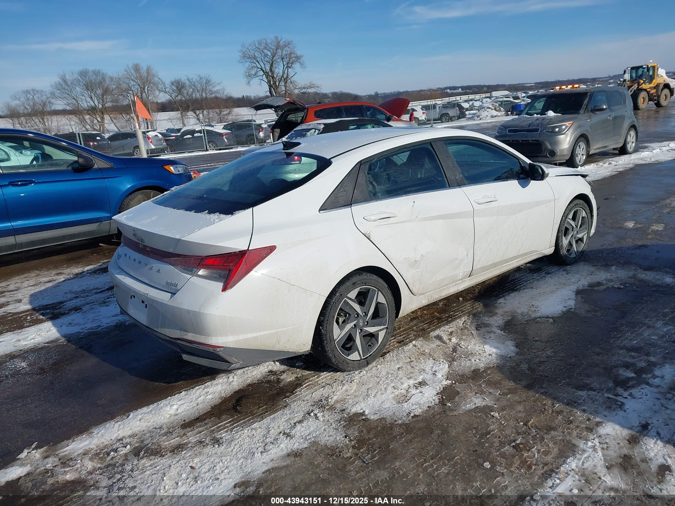 HYUNDAI ELANTRA image 4