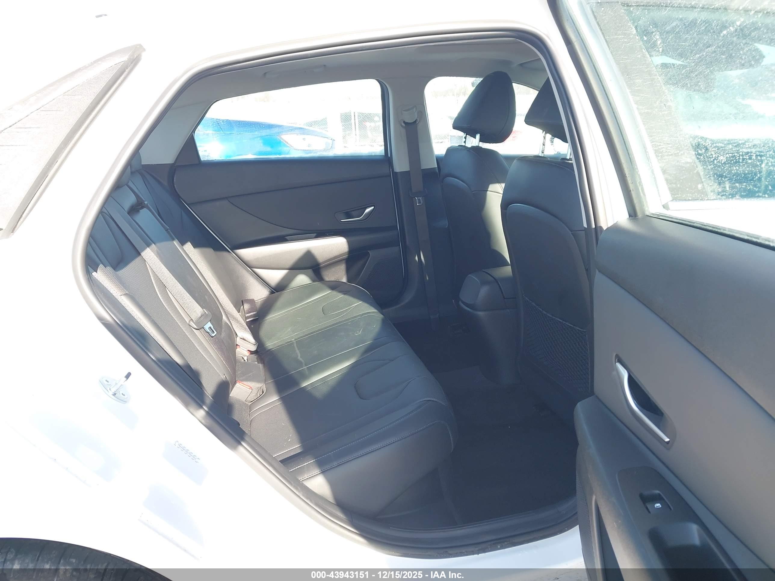 HYUNDAI ELANTRA image 8