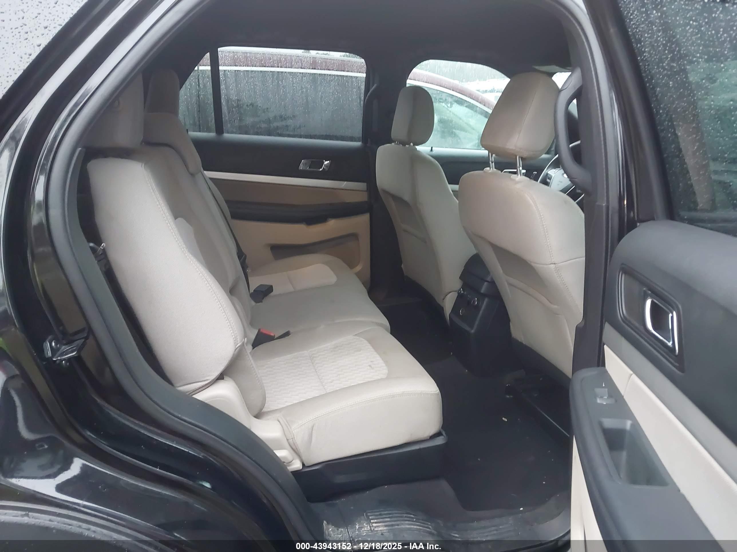 FORD EXPLORER image 8