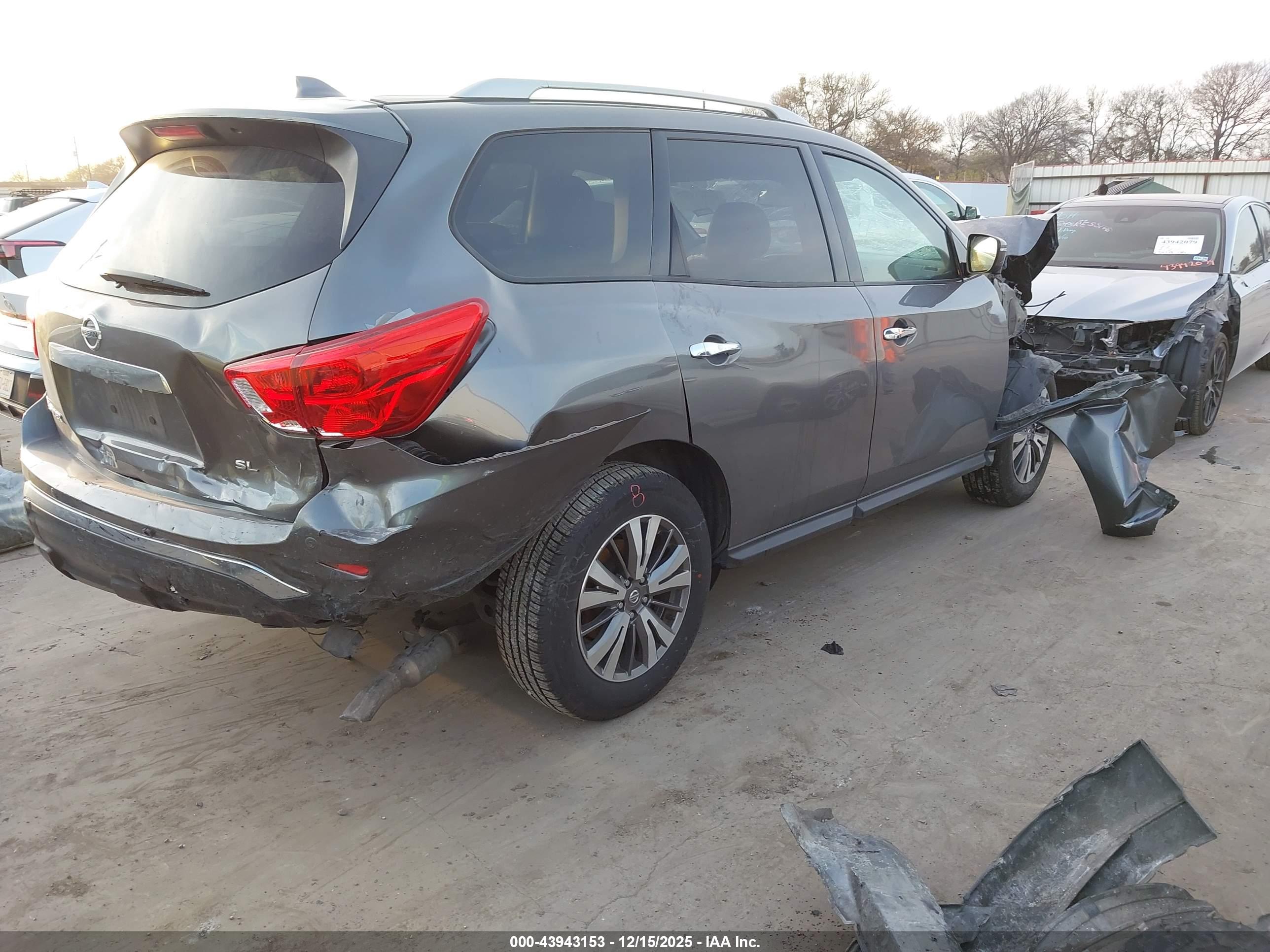 NISSAN PATHFINDER image 4