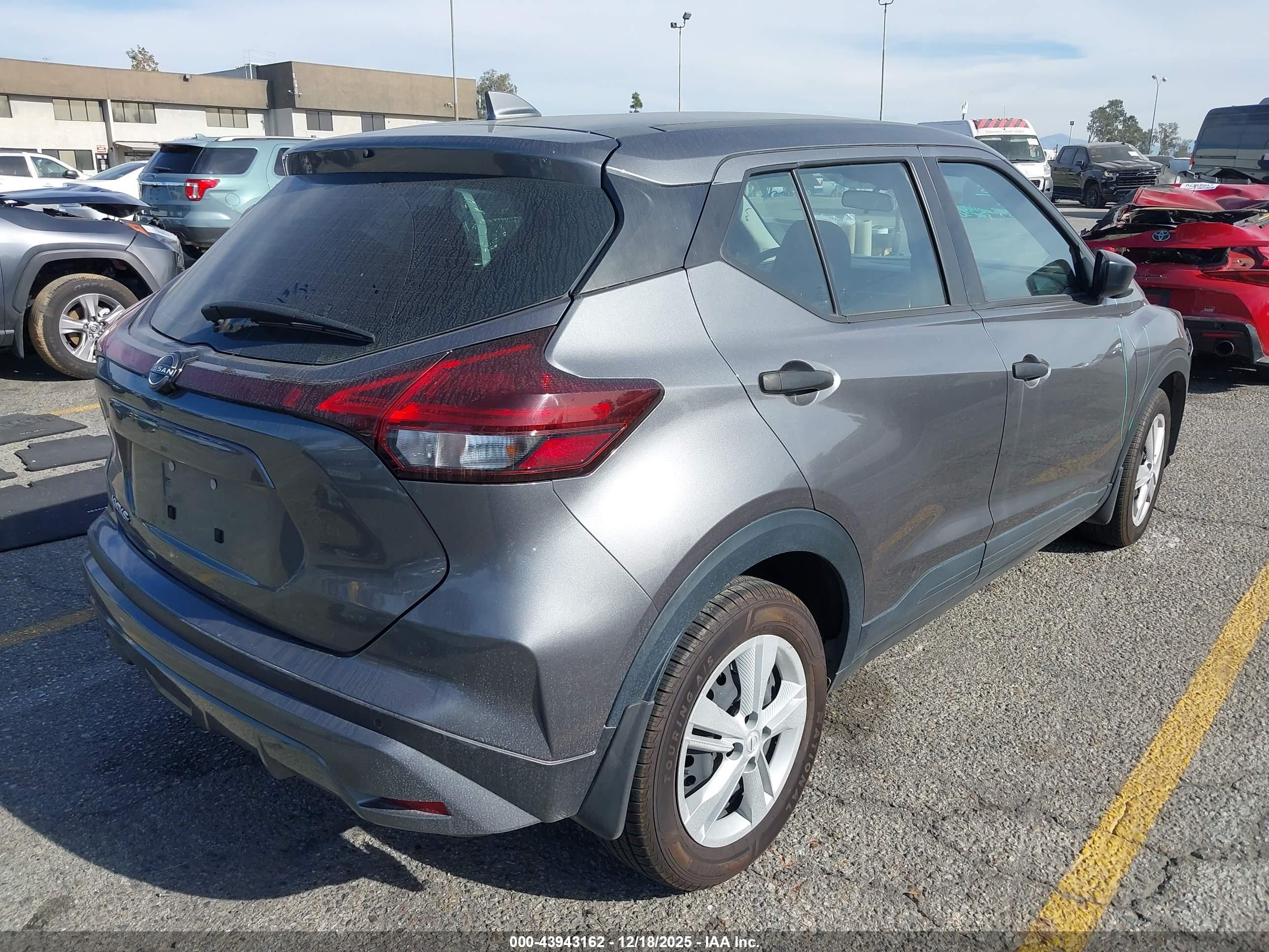 NISSAN KICKS image 4