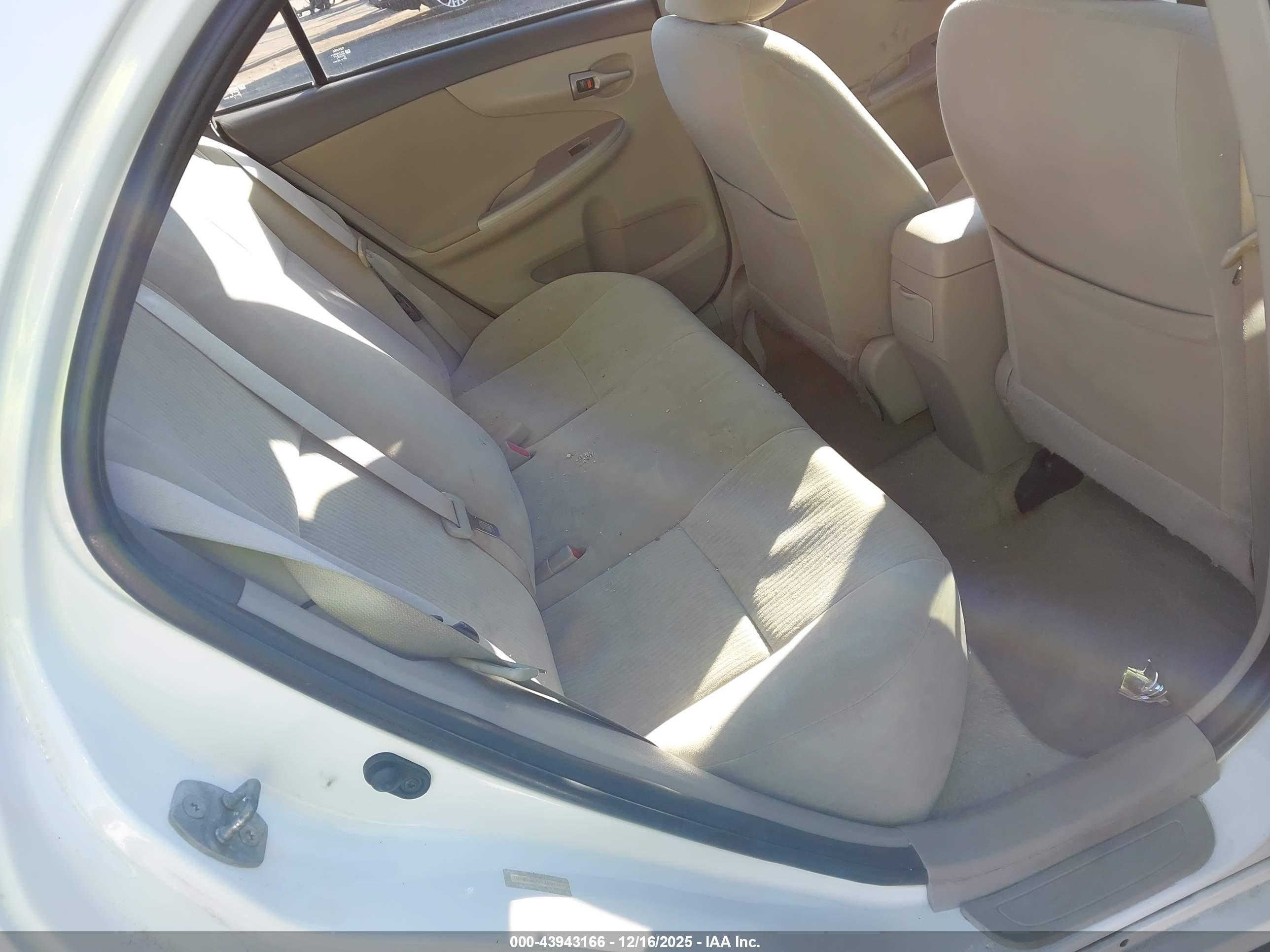 TOYOTA COROLLA image 8