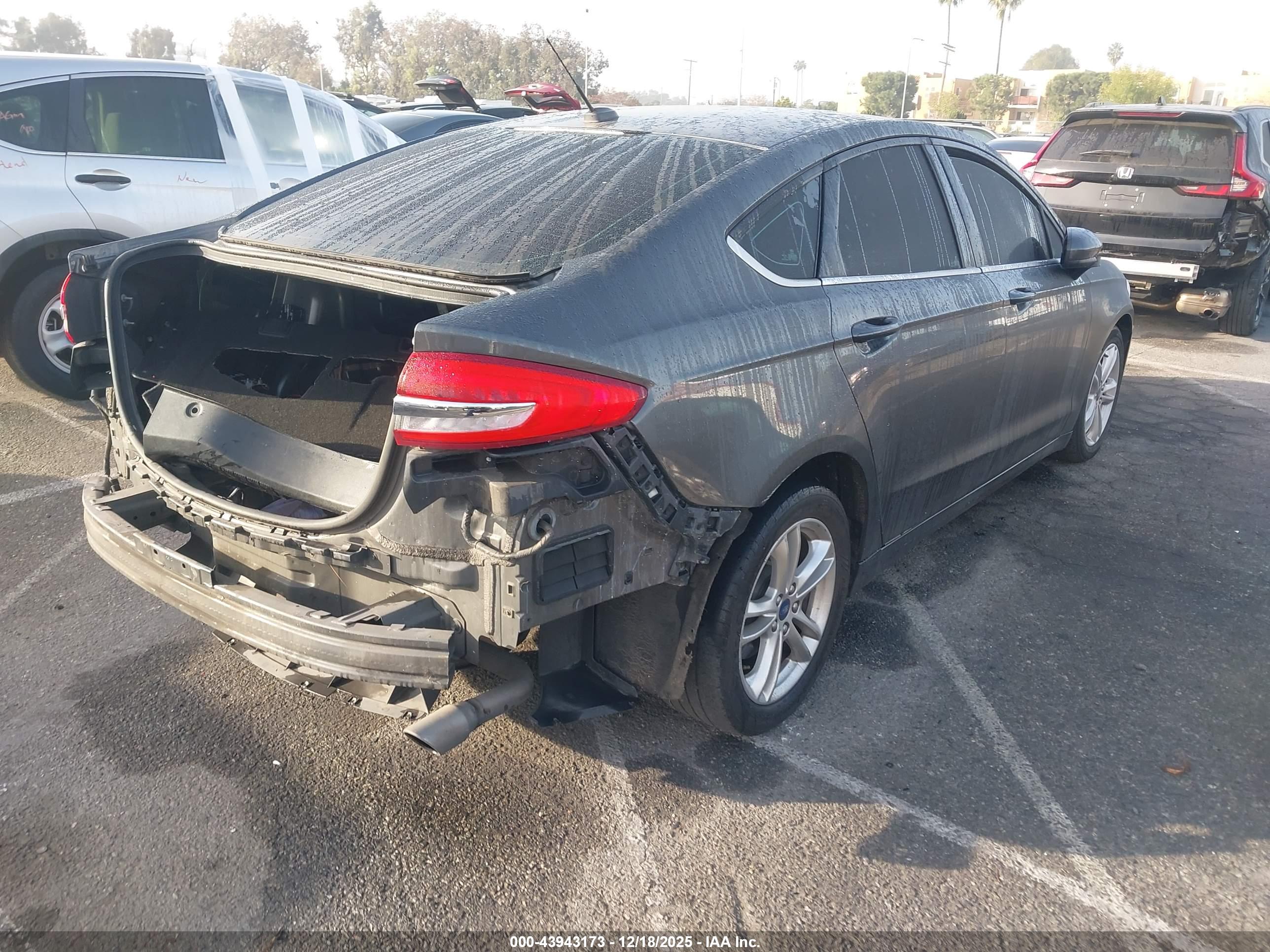 FORD FUSION image 4