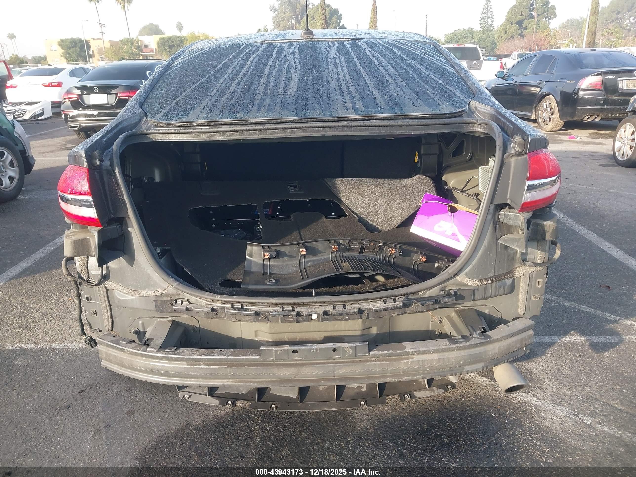 FORD FUSION image 6