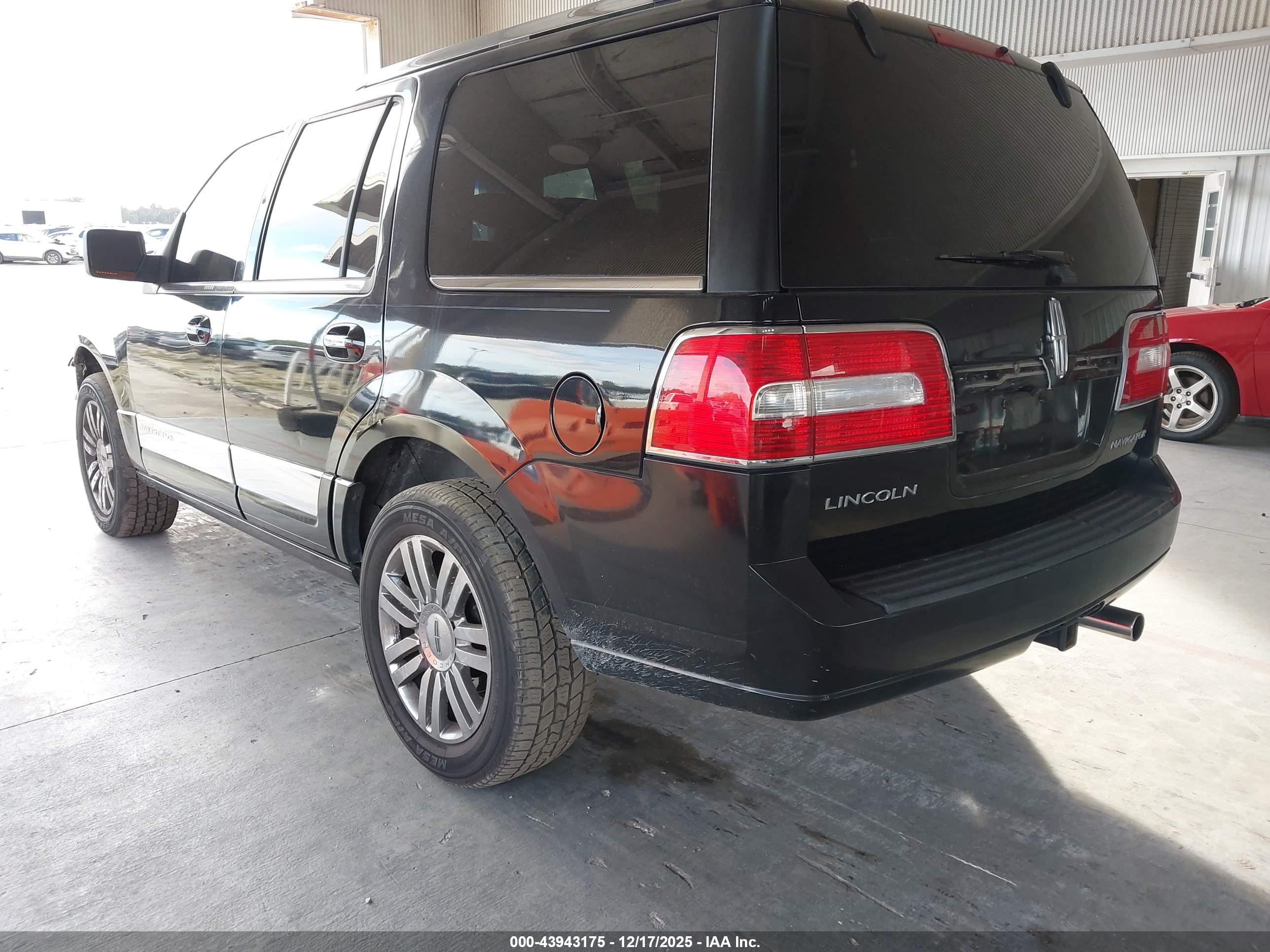 LINCOLN NAVIGATOR image 3