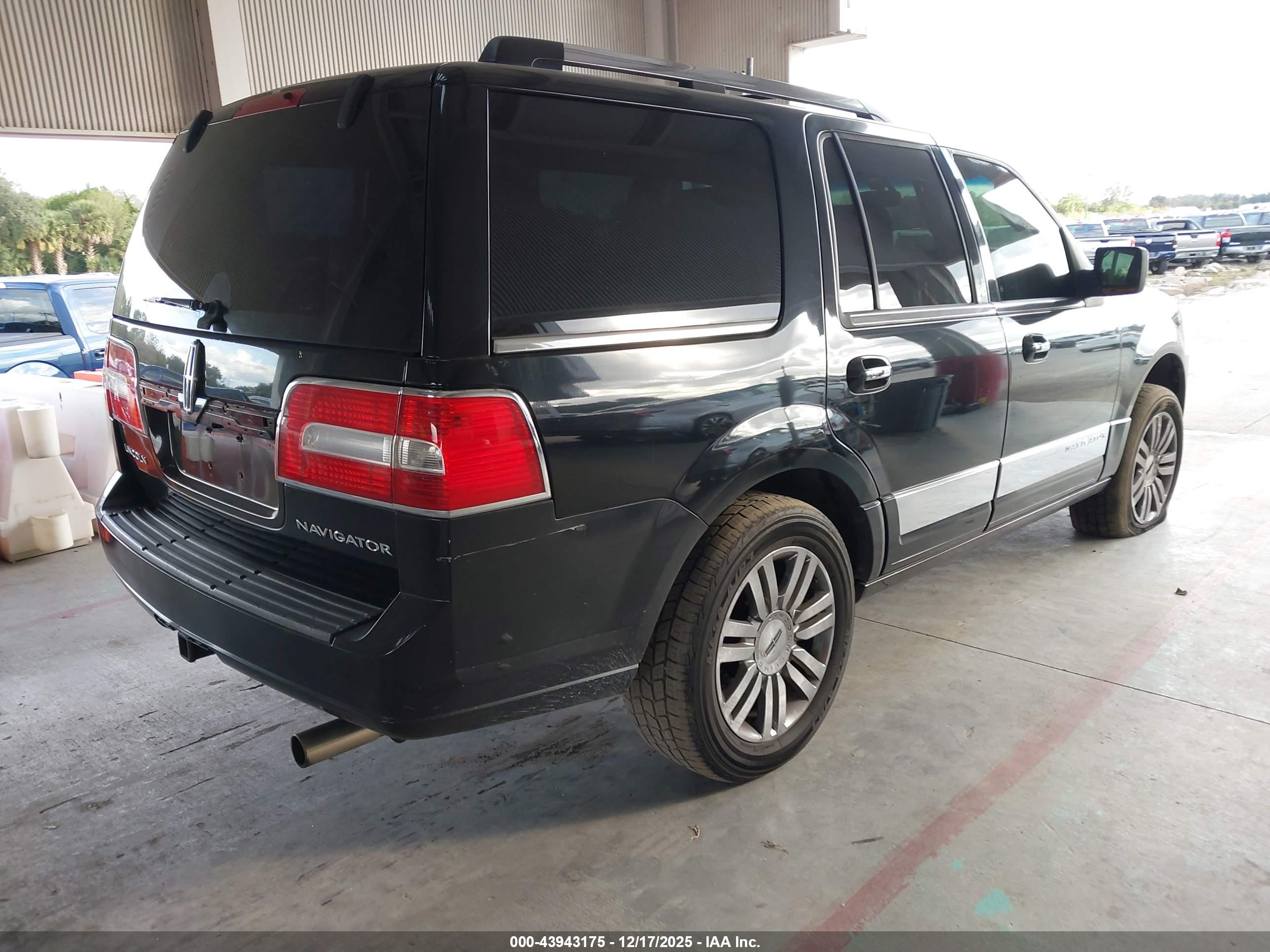LINCOLN NAVIGATOR image 4