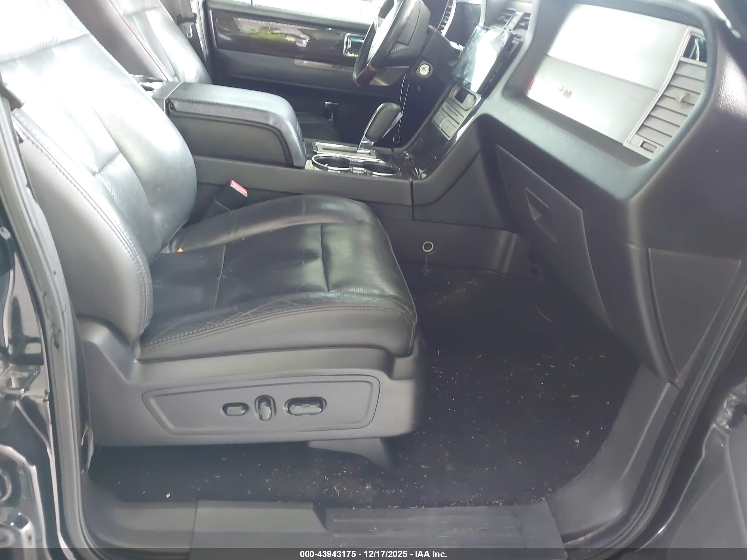 LINCOLN NAVIGATOR image 5