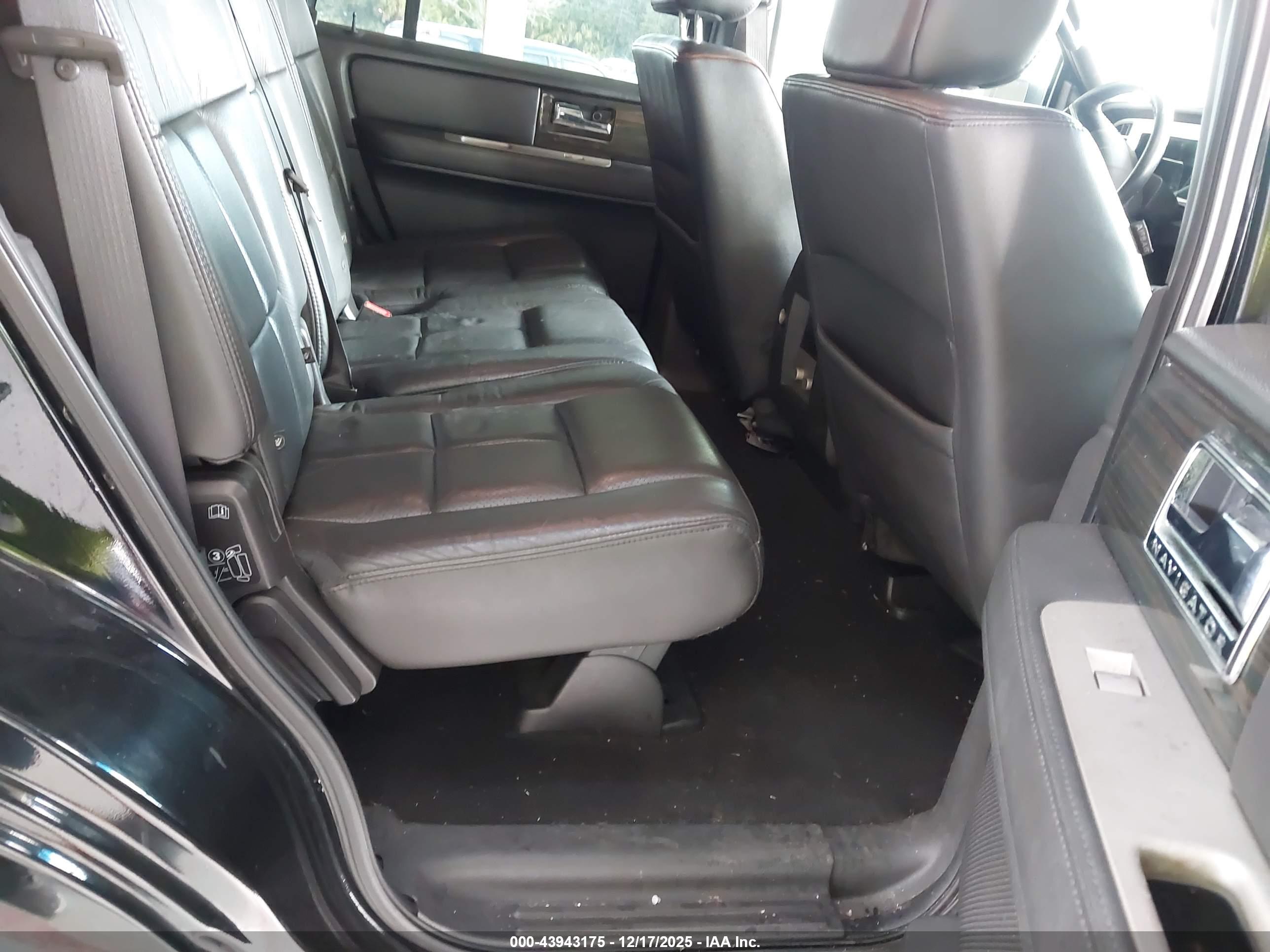 LINCOLN NAVIGATOR image 8
