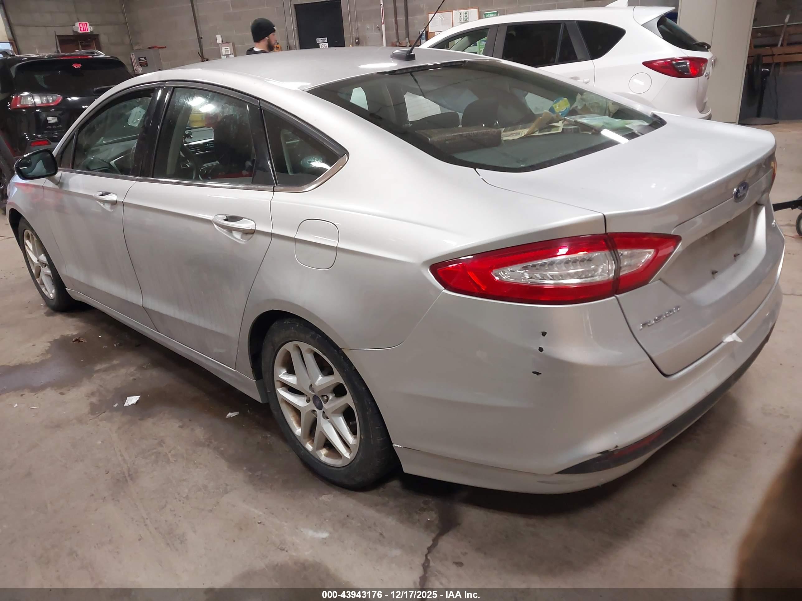 FORD FUSION image 3